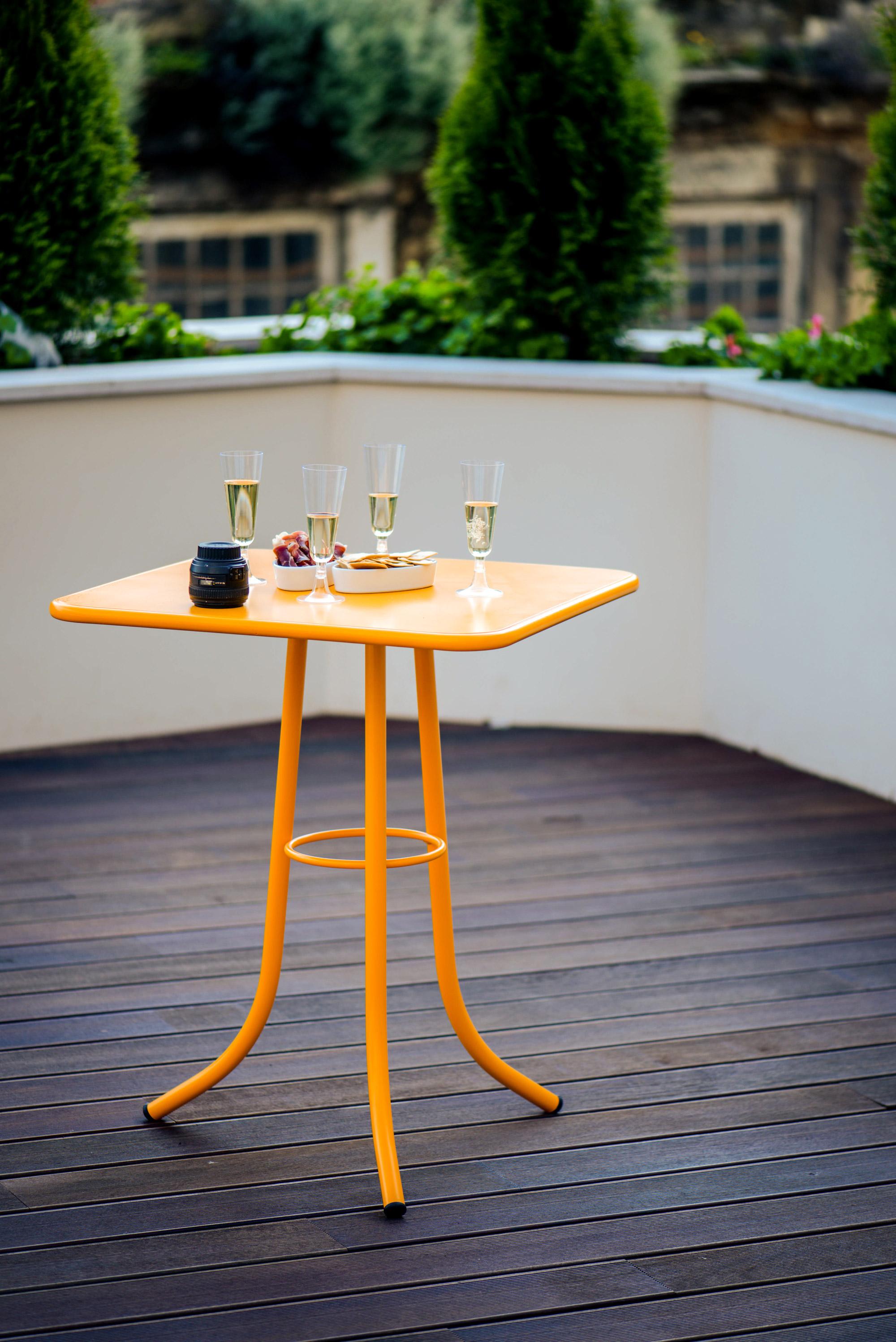 BICAtable 3 is a sustainable steel three-legged table made for the outdoors from recycled and recyclable steel and finished with our premium selection of powder-coating colors, in this case in a bright yellow color, that transforms a Classic in