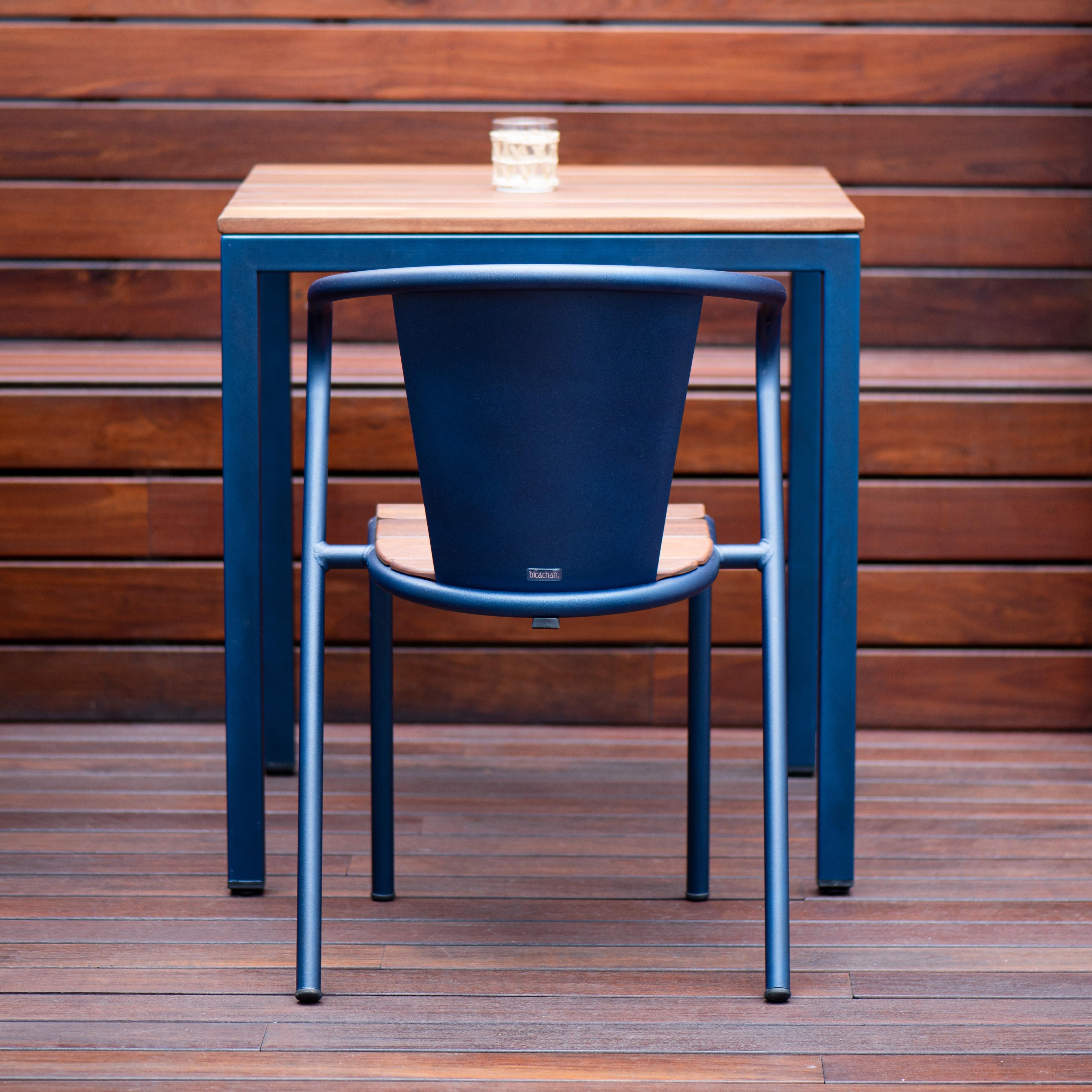 BICAtable Quadratischer Moderner Stahltisch für draußen in Gelb mit Ipê-Holz 70x70cm im Zustand „Neu“ im Angebot in Agualva-Cacém, PT