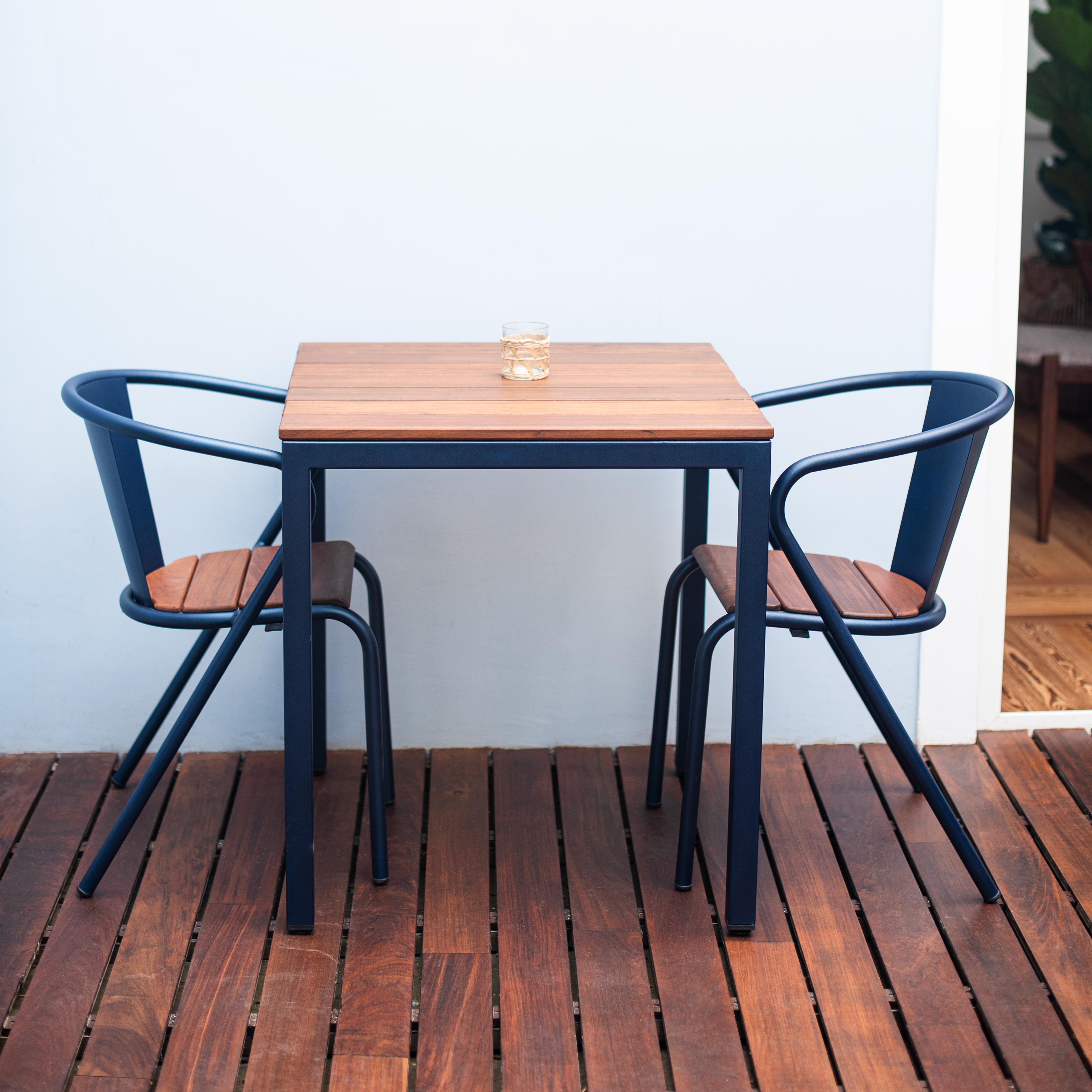 BICAtable Quadratischer Moderner Stahltisch für draußen in Gelb mit Ipê-Holz 70x70cm (21. Jahrhundert und zeitgenössisch) im Angebot