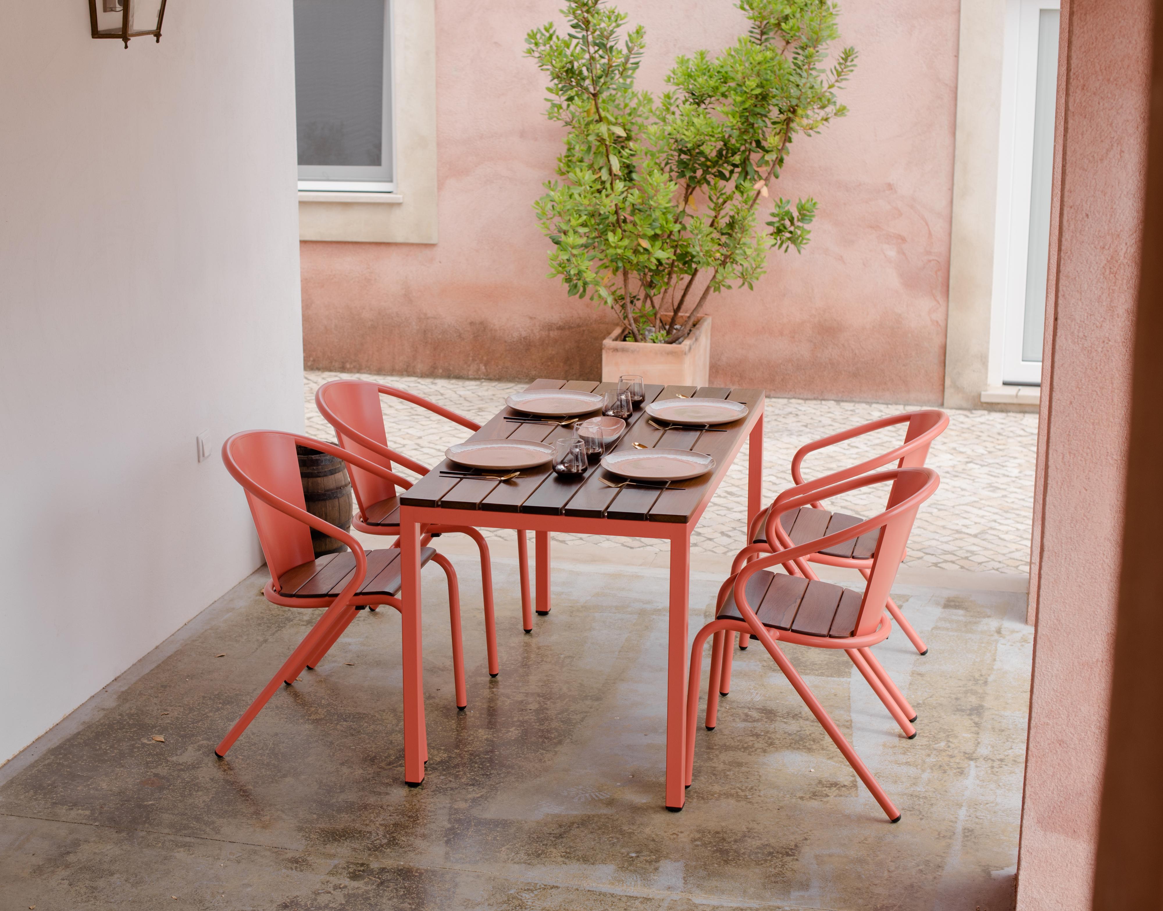 BICAtable Quadratischer Moderner Stahltisch für draußen in Gelb mit Ipê-Holz 140x70cm (Metall) im Angebot