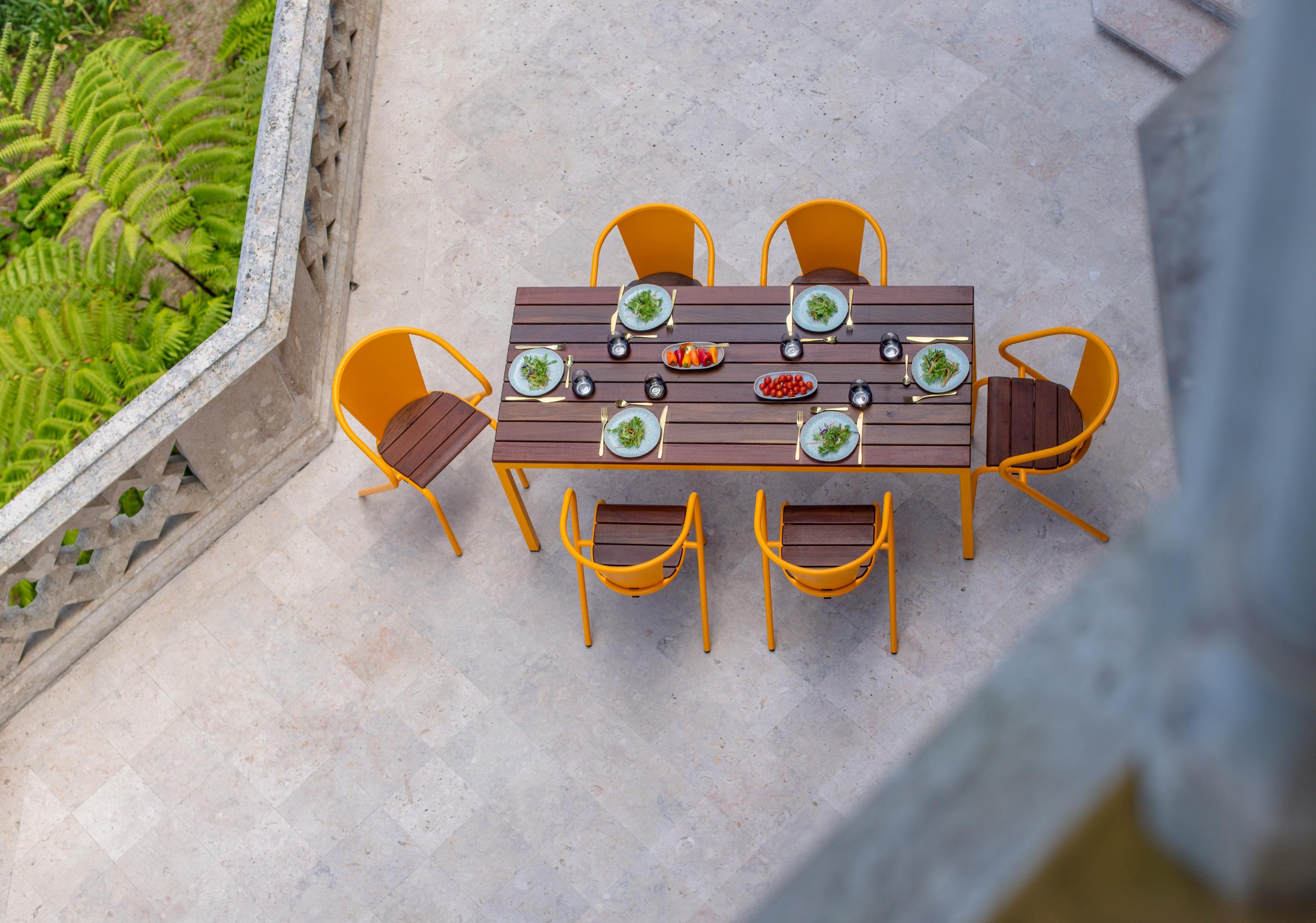 BICAtable Quadratischer Moderner Stahltisch für draußen in Gelb mit Ipê-Holz 180x80cm im Zustand „Neu“ im Angebot in Agualva-Cacém, PT