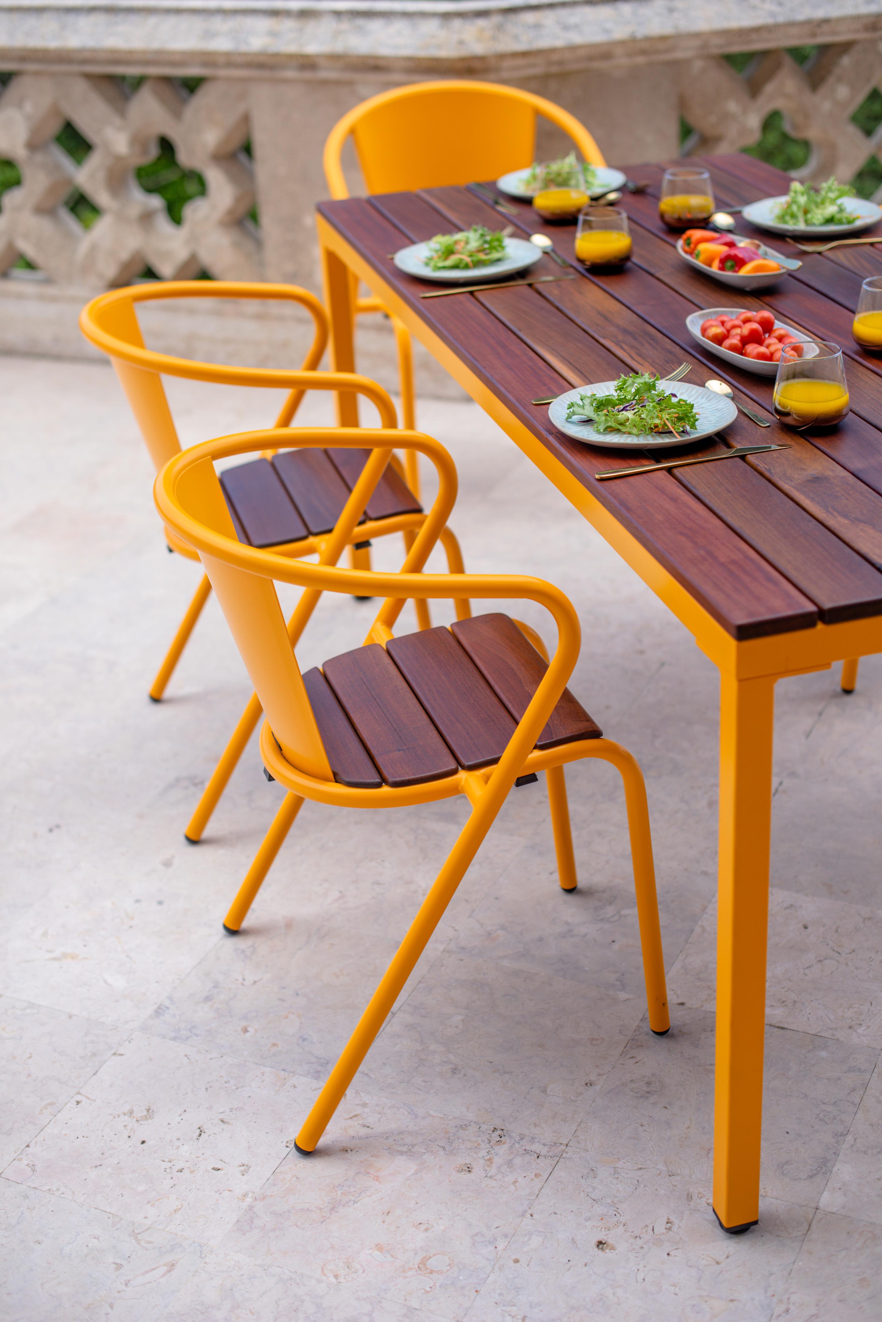 BICAtable Quadratischer Moderner Stahltisch für draußen in Gelb mit Ipê-Holz 180x80cm im Angebot 1
