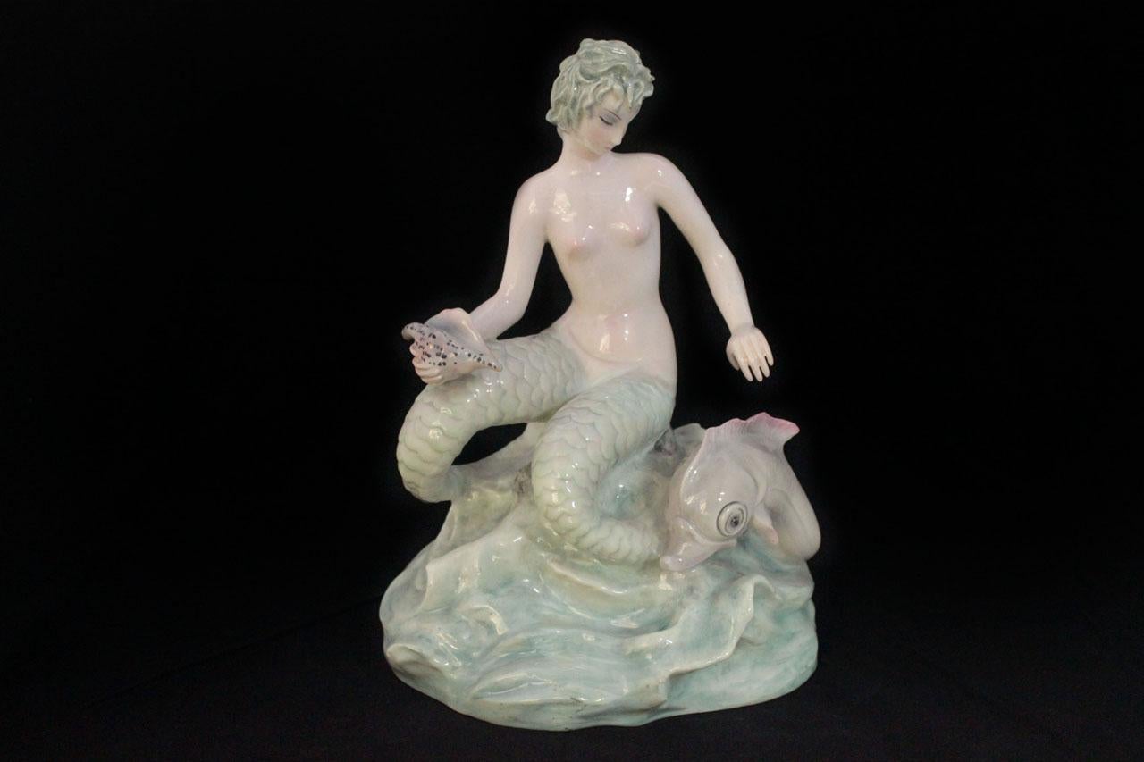 Le Bertetti
Sculpture depicting a bicaudate mermaid by Le Bertetti, 1920s-1930s. Model no. 40. Sculpture dated and signed.

