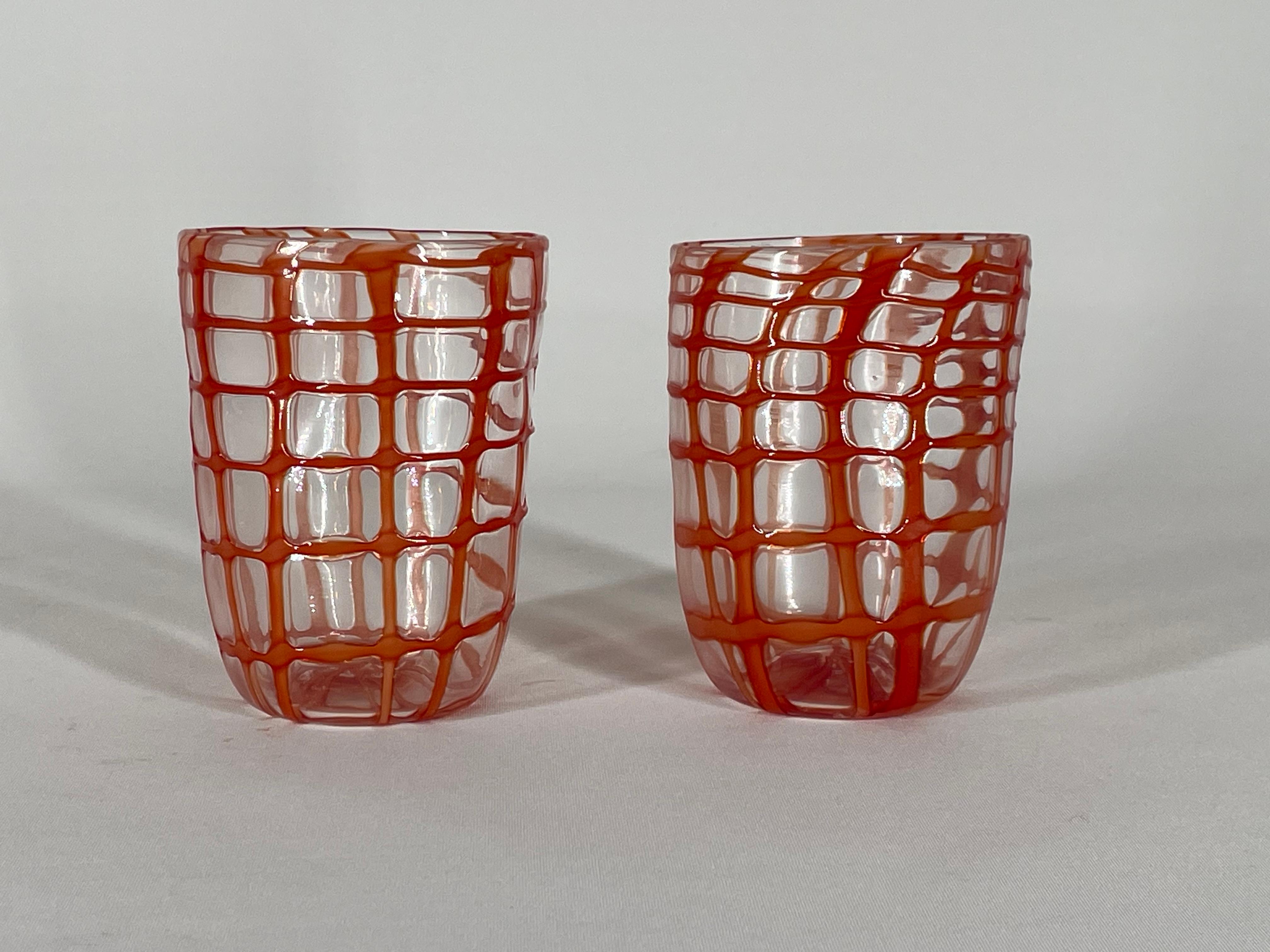 Die Exzellenz des Muranoglases: Das 'Rete'-Glas

Willkommen im zeitlosen Universum der Murano-Glaskunst, wo sich handwerkliches Können mit kreativer Innovation zu außergewöhnlichen Kunstwerken verbindet. Wir freuen uns, Ihnen das Glas 'Rete'