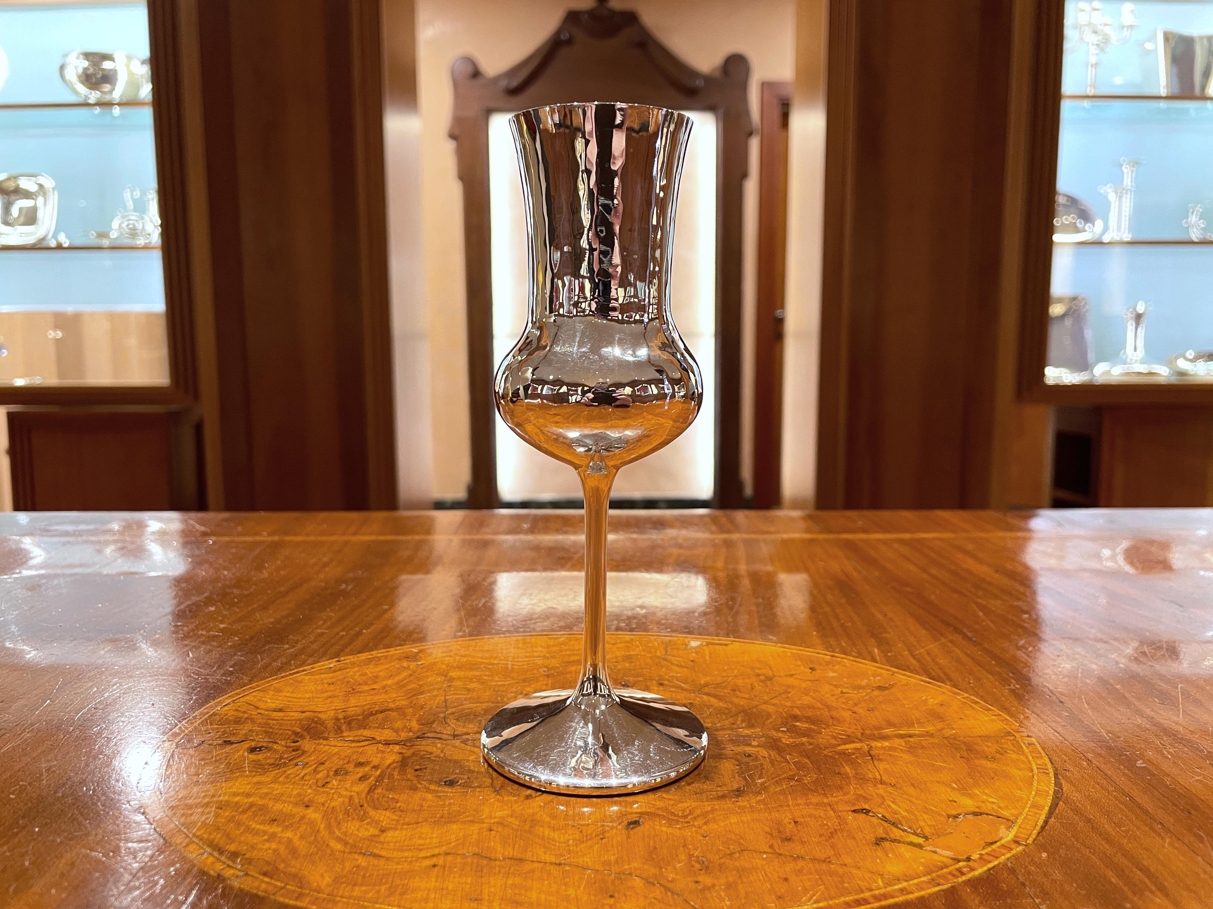 925/ooo sterling silver tulip-shaped grappa glass
Manufactured by Brandimarte - Florence - Italy
Made entirely by hand
Weight g 103
Height cm 16
Opening cm 4.5
Base cm 6

Hammered workmanship has always been a hallmark of the Brandimarte