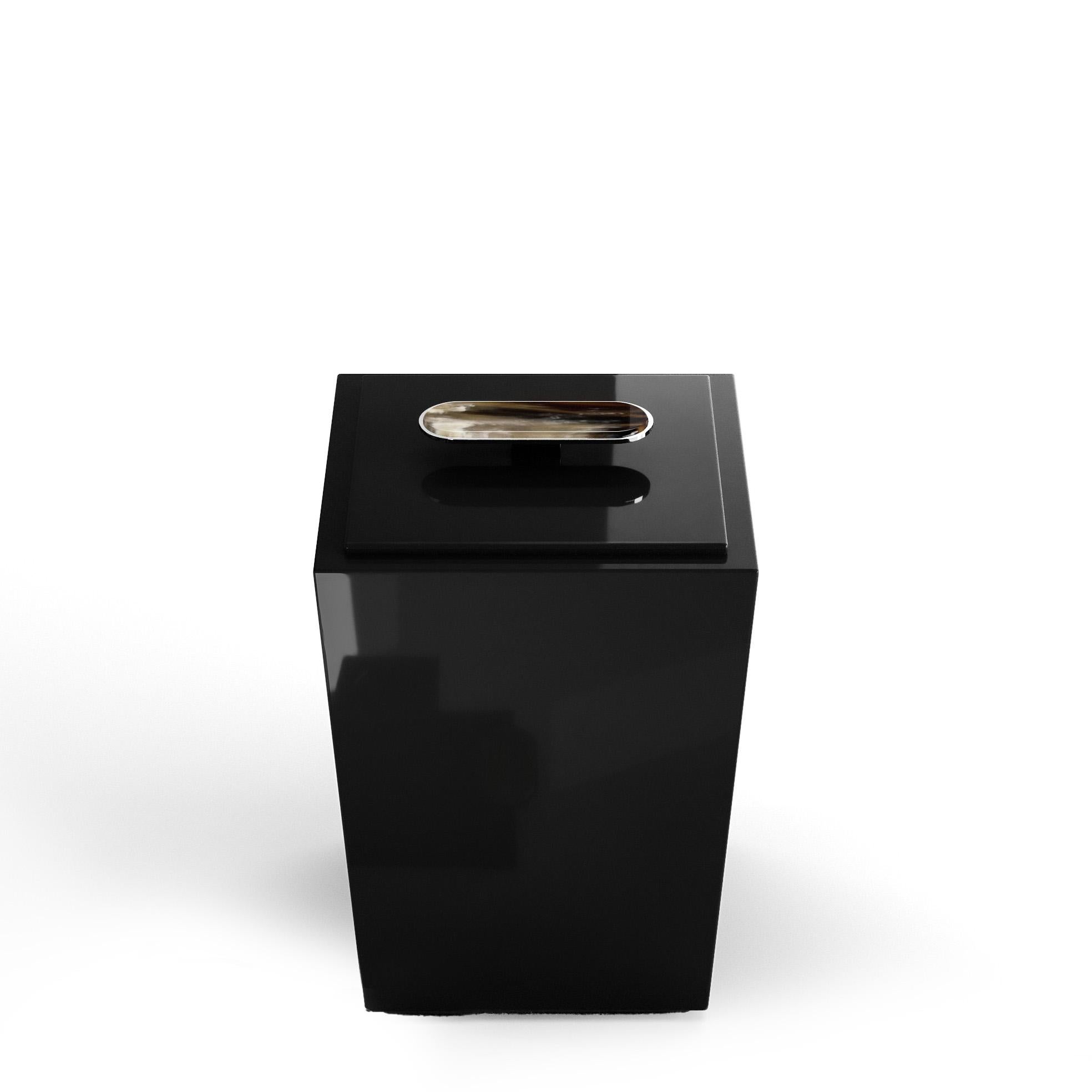 Contemporary Bicco Waste Paper Basket in Black Lacquered Wood and Corno Italiano, Mod. 2426 For Sale