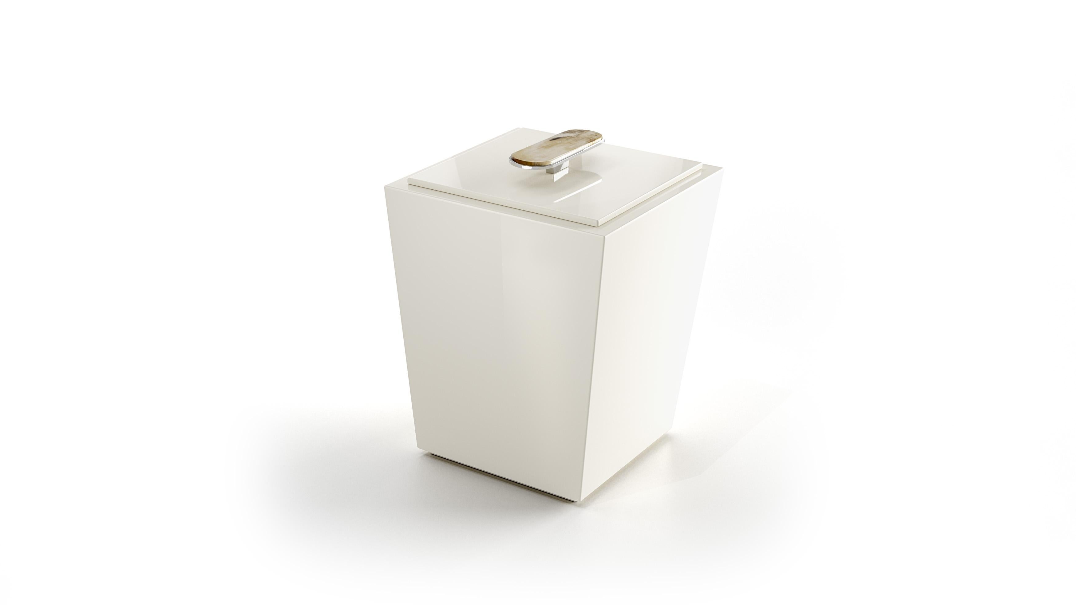 The Bicco waste paper basket is a versatile and elegant decor piece, that will easily complement both bathroom and office spaces. Fashioned from glossy ivory lacquered wood, this bin boasts a practical lid adorned with a refined detail in Corno