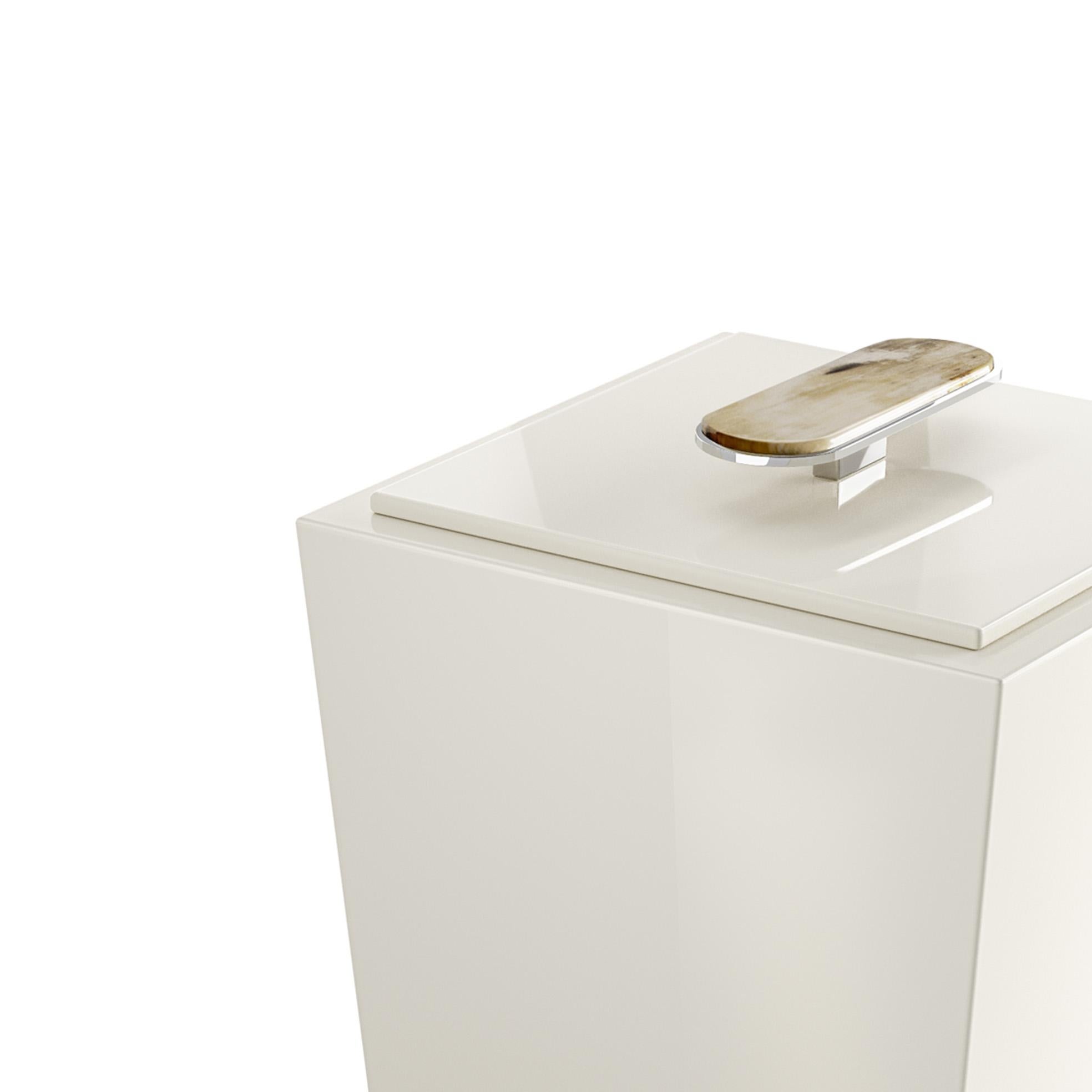 Polished Bicco Waste Paper Basket in Ivory Lacquered Wood and Corno Italiano, Mod. 2425 For Sale