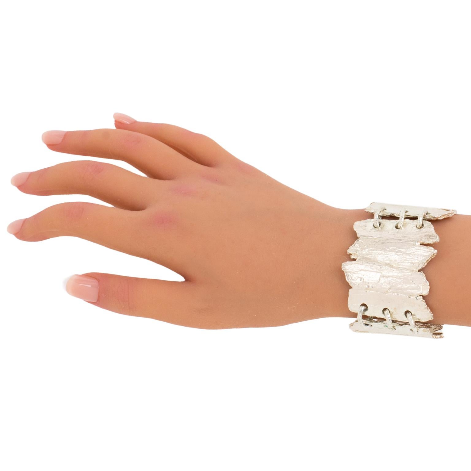 Biche de Bere Paris Bracciale a maglie in argento brutalista in vendita 4