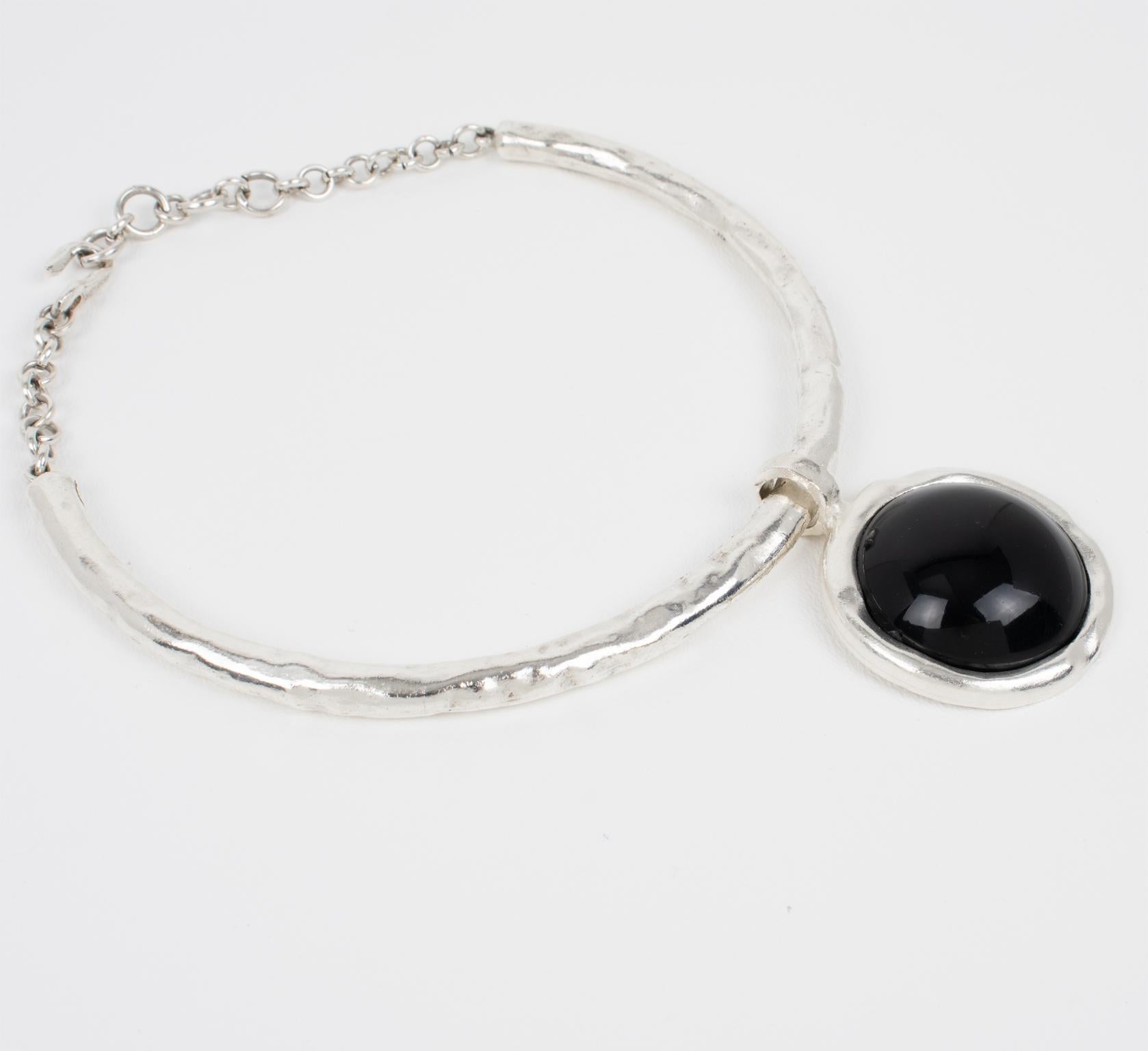 Biche de Bere Paris Rigid Choker Necklace with Black Resin Pendant For Sale 1