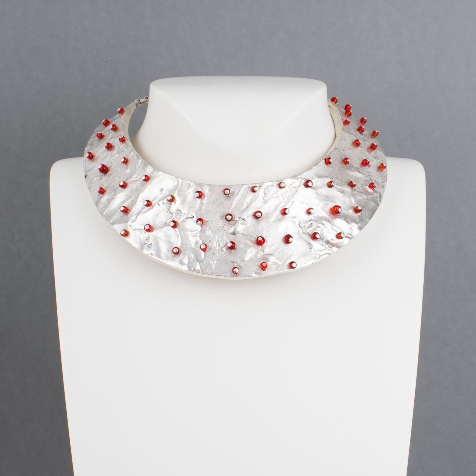 Modernista Biche de Bere Paris Silverplate and Ruby Glass Collar Necklace in vendita