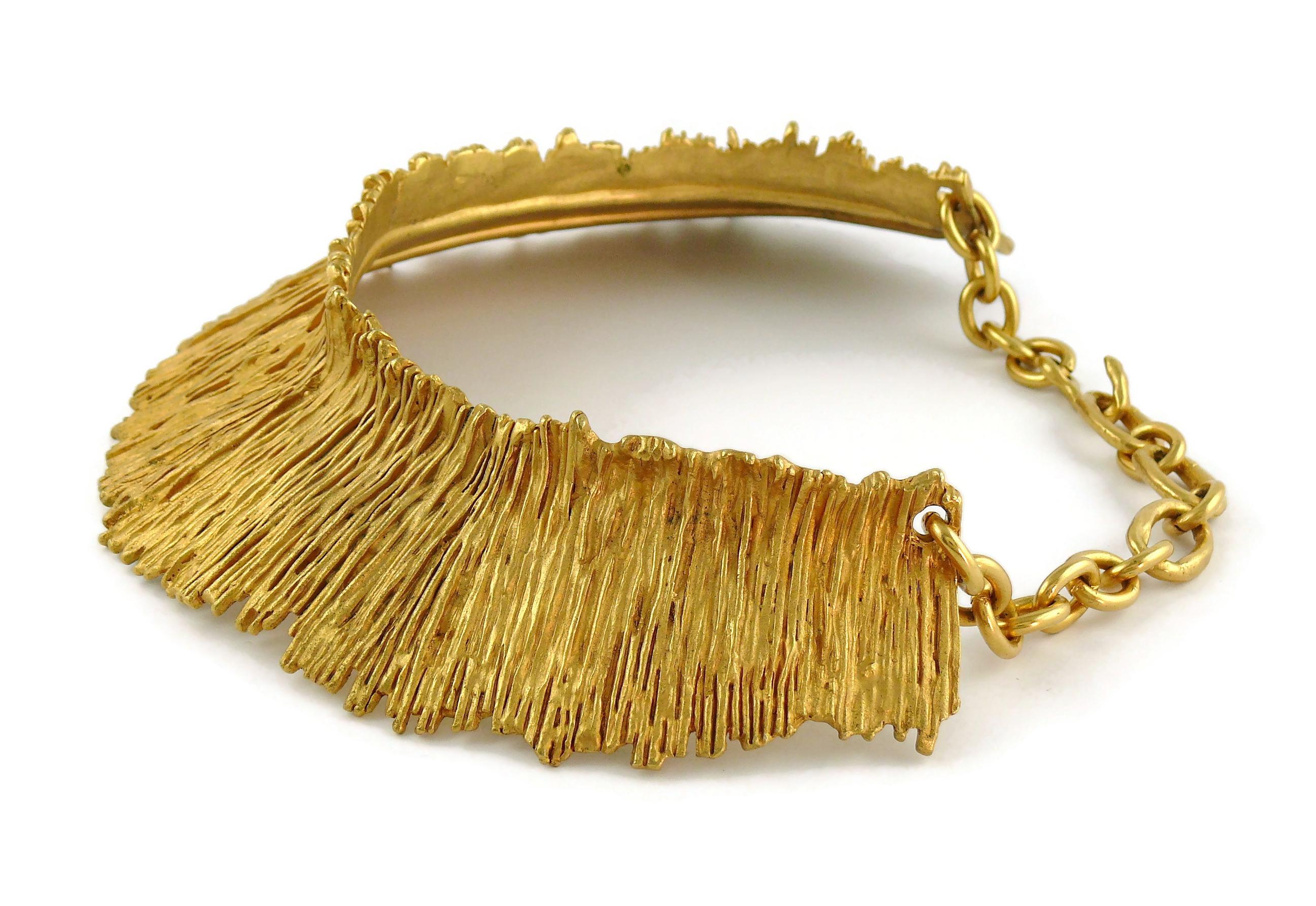 Biche de Bere Paris Vintage Gold Toned Ribbed Brutalist Collar Necklace In Fair Condition In Nice, FR