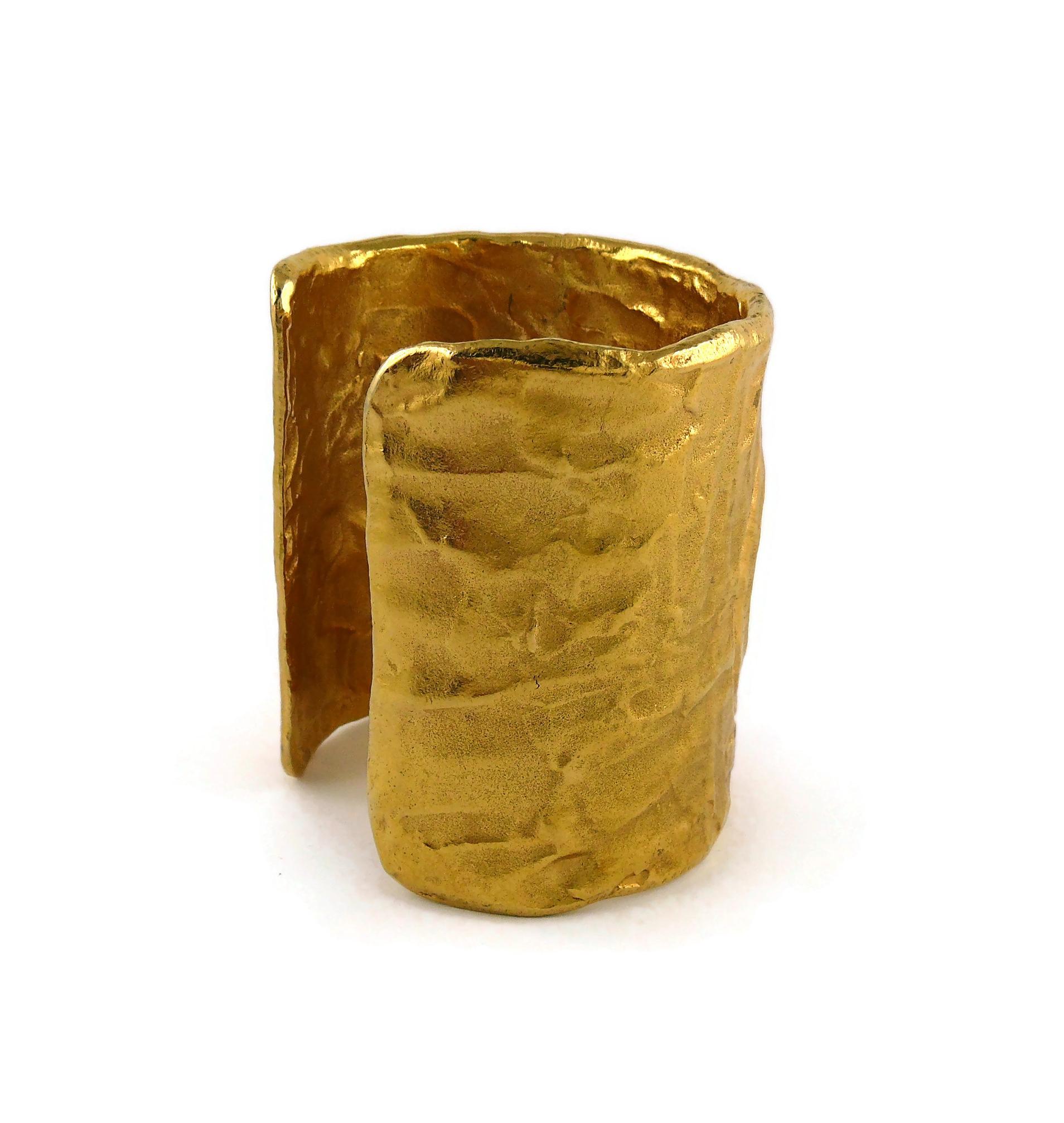 Biche de Bere Vintage Gold Toned Cut Out Peace Sign Cuff Bracelet 5
