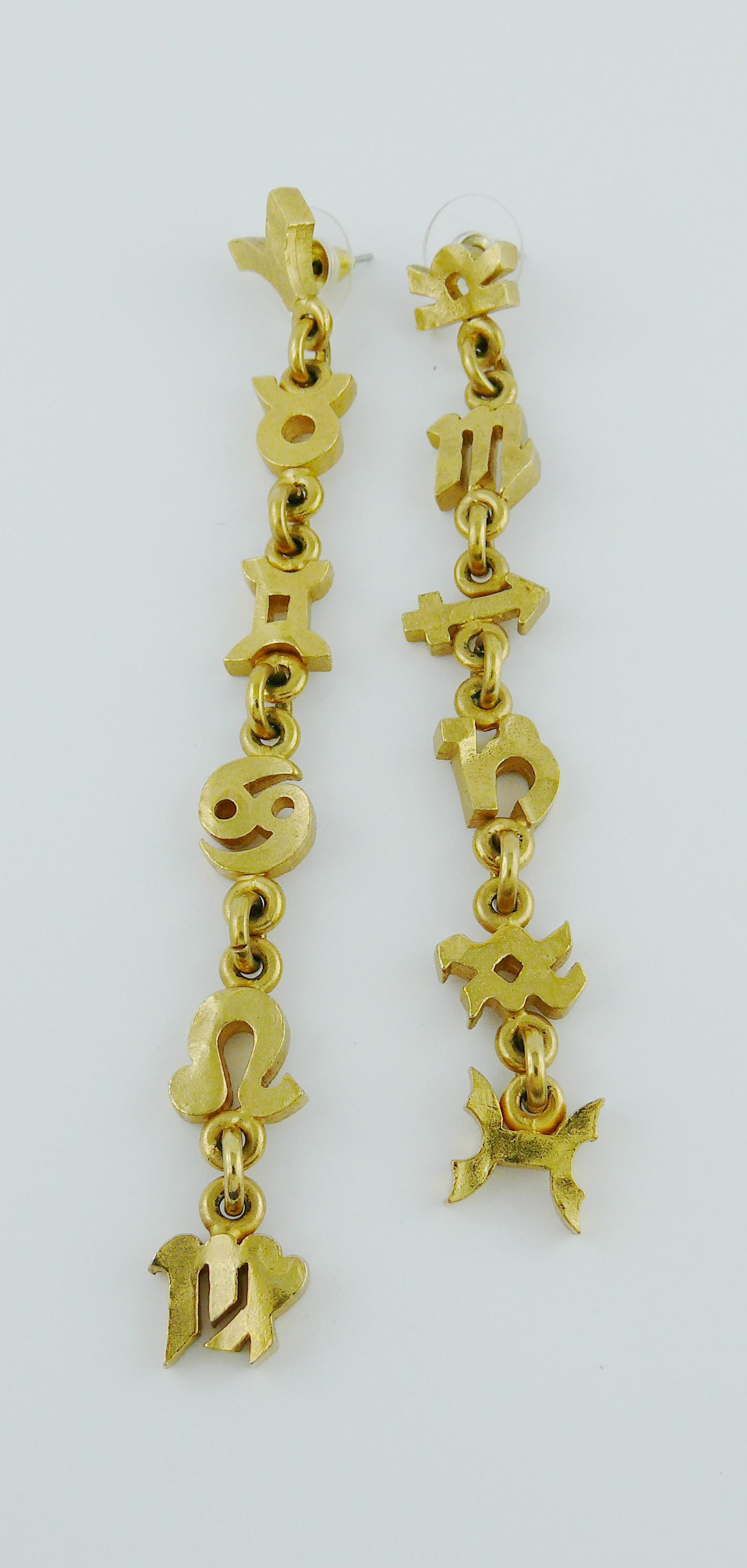 Biche de Bere Vintage Zodiac Hammered Dangling Earrings In Excellent Condition In Nice, FR