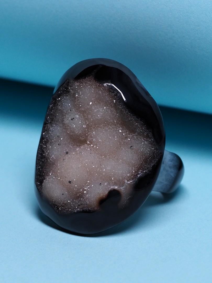 Artisan Large Bicolor Black Agate and Quartz Solid Ring Raw Natural Brazilian Gemstone For Sale