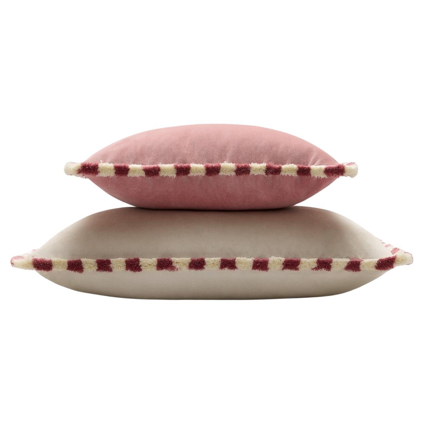 Cuscino Coppia Felice BICOLOR in velluto rosa chiaro e frange bianche