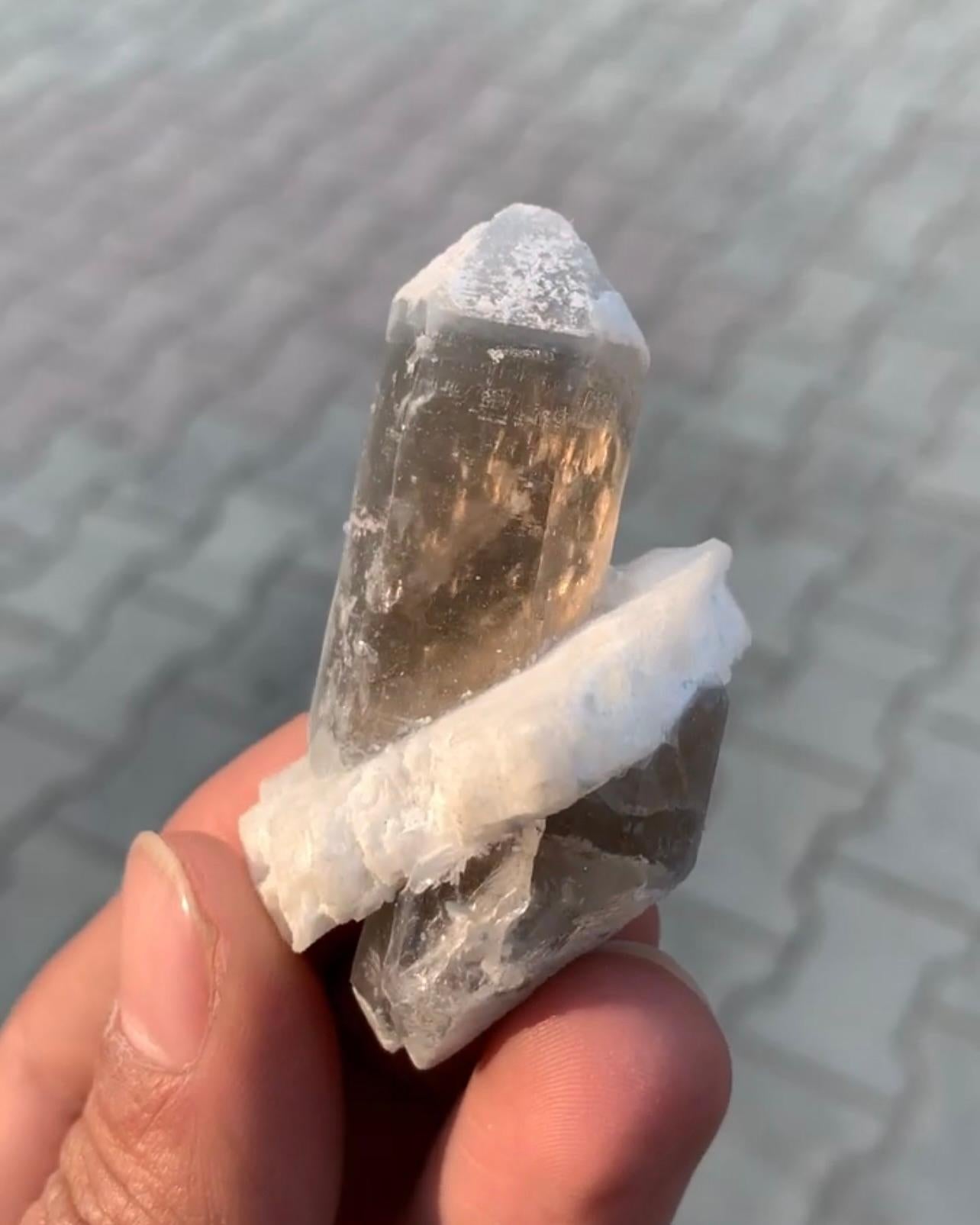 Altro Cristallo di quarzo blu fumé bicolore a doppia terminazione con albite in vendita