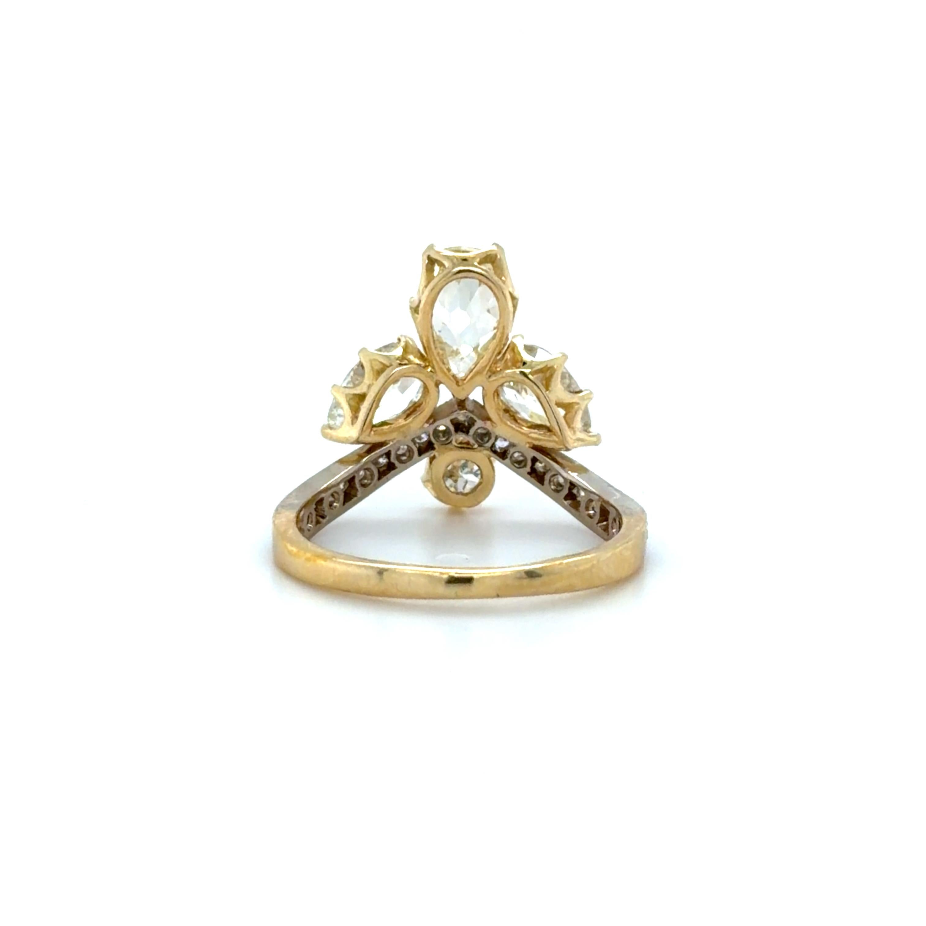 Bague Fleur de Lis en or bicolore et diamants Excellent état - En vente à Chicago, IL