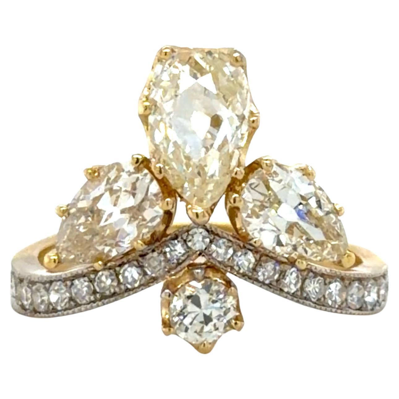 Anello Fleur De Lis in oro bicolore e diamanti