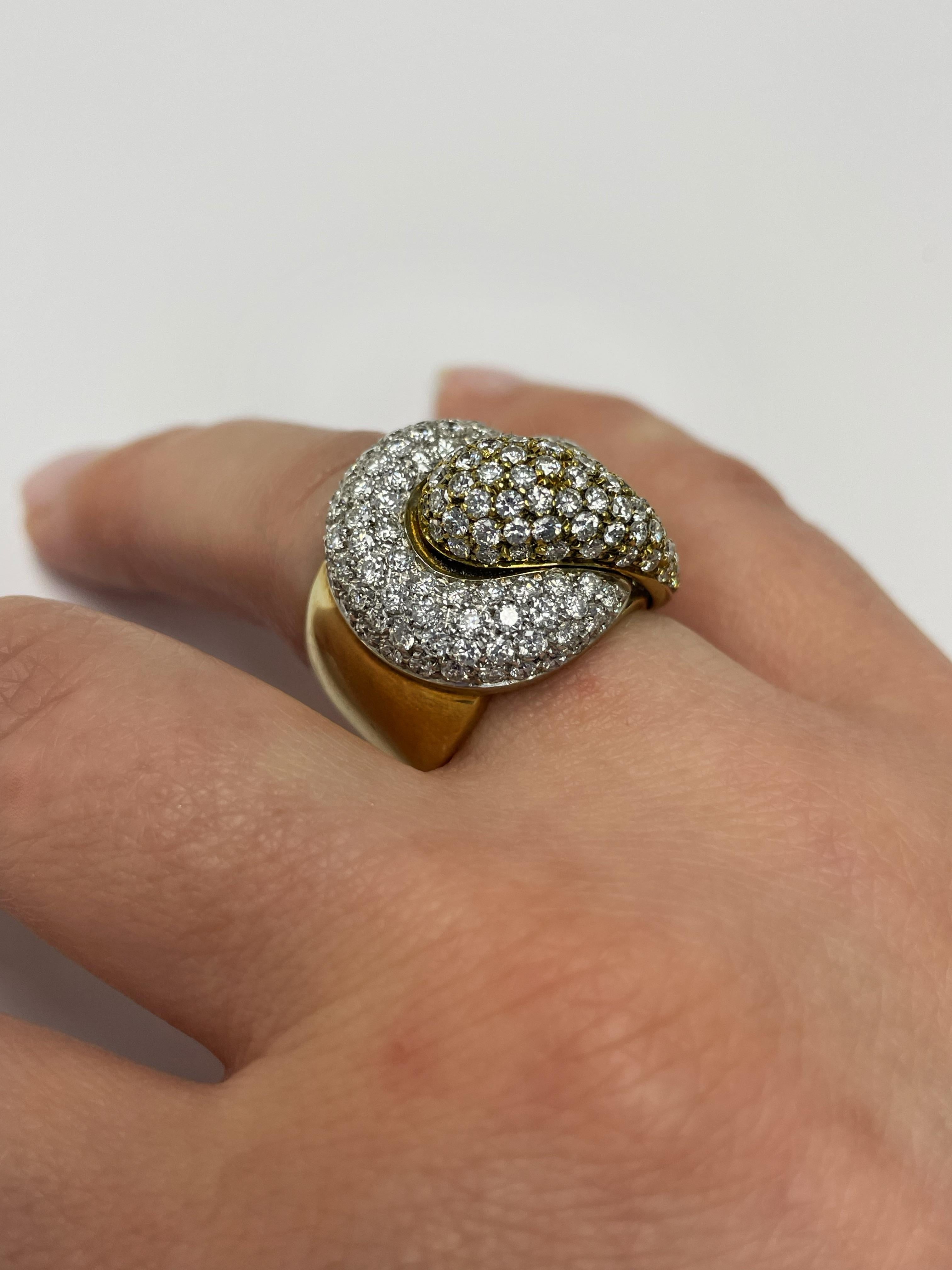Bicolor Gold and Diamond Knot Motif Ring In Good Condition For Sale In Chicago, IL