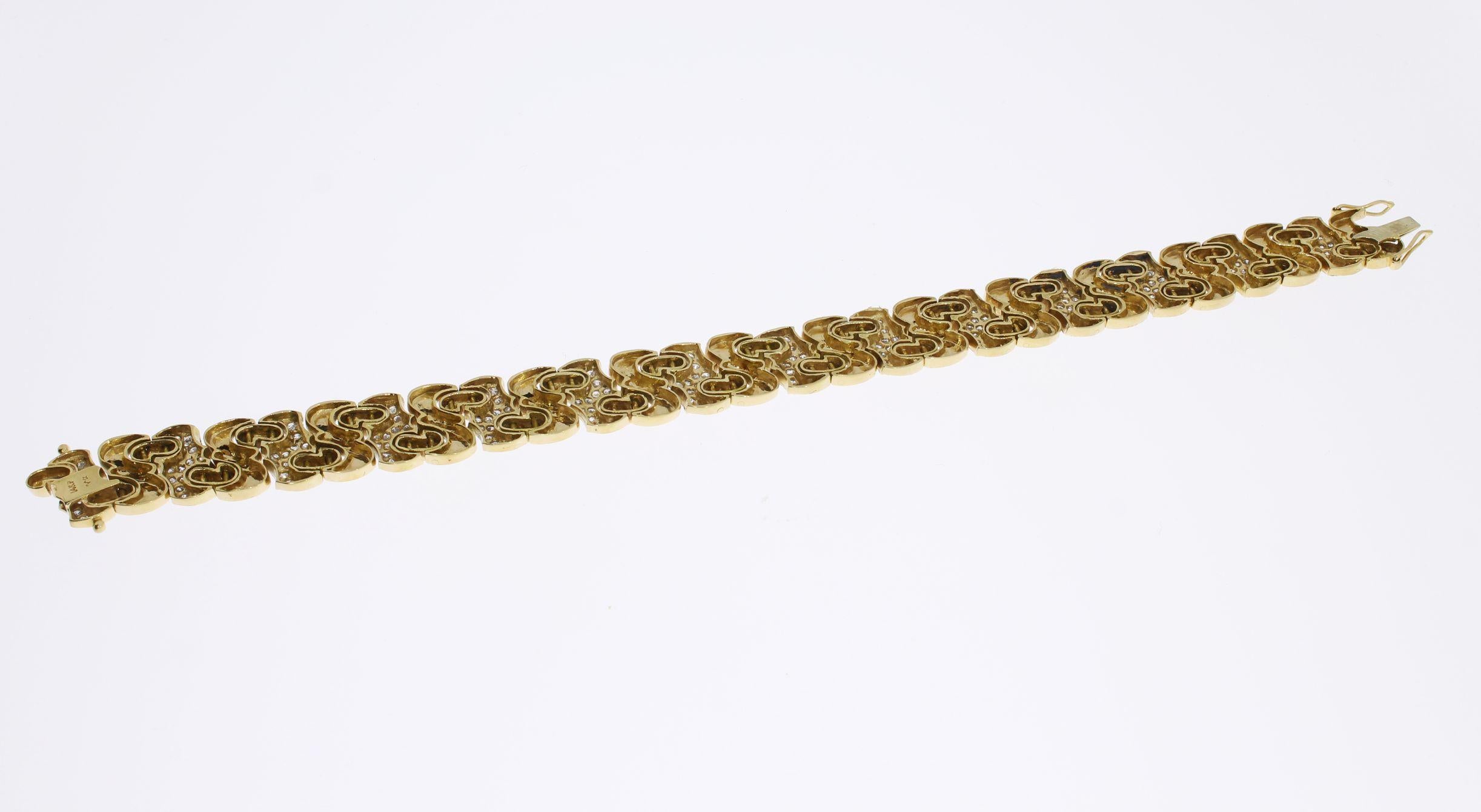 gold bracelet qatar