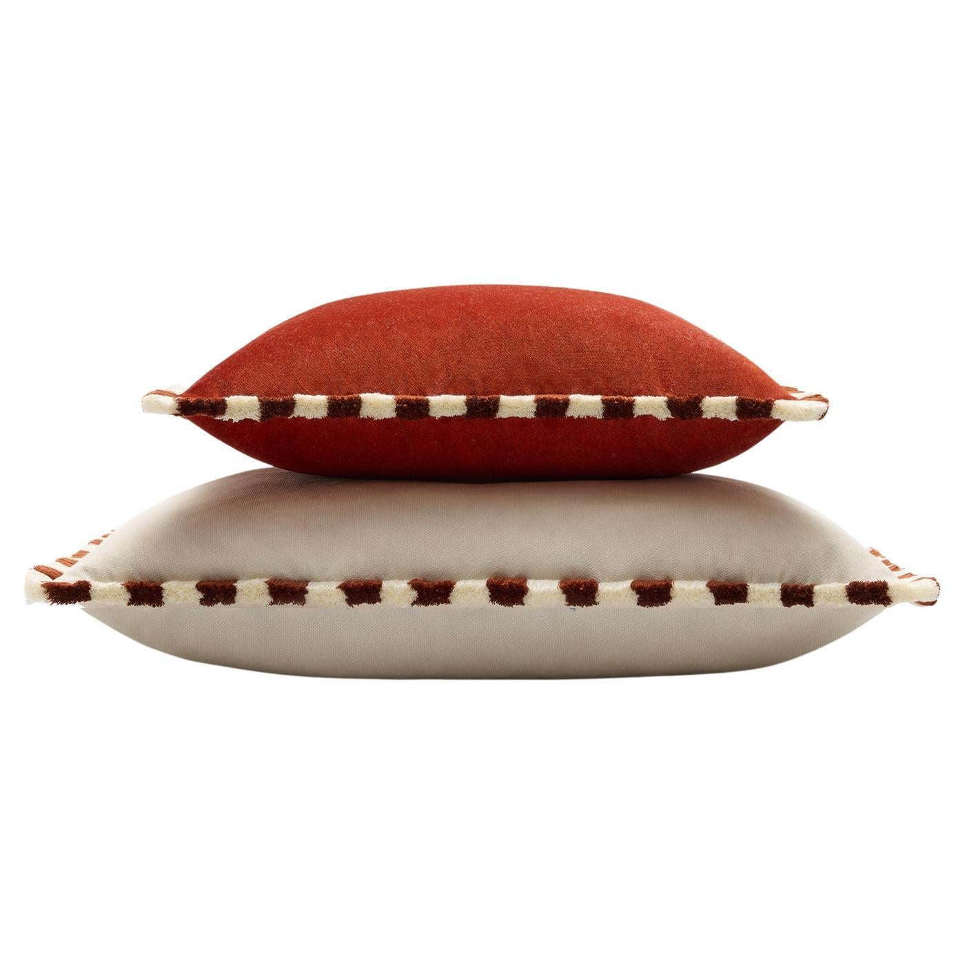 Cuscino BICOLOR Happy in velluto mattone con frange bianche e mattone