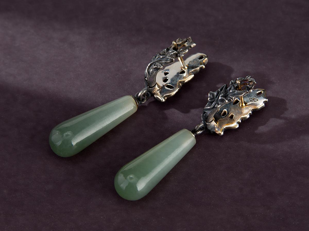Bicolor Jade Earrings Patinated Silver Ivy Polychrome Gem Olive Green Pear Shape For Sale 1