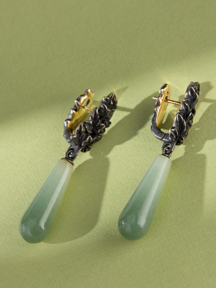 Bicolor Jade Earrings Patinated Silver Ivy Polychrome Gem Olive Green Pear Shape For Sale 5