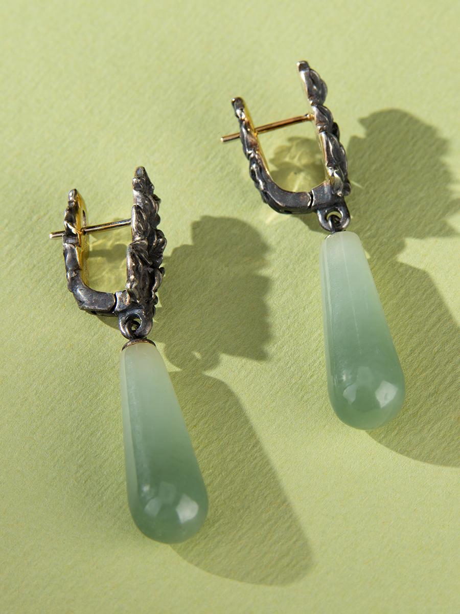 Bicolor Jade Earrings Patinated Silver Ivy Polychrome Gem Olive Green Pear Shape For Sale 6