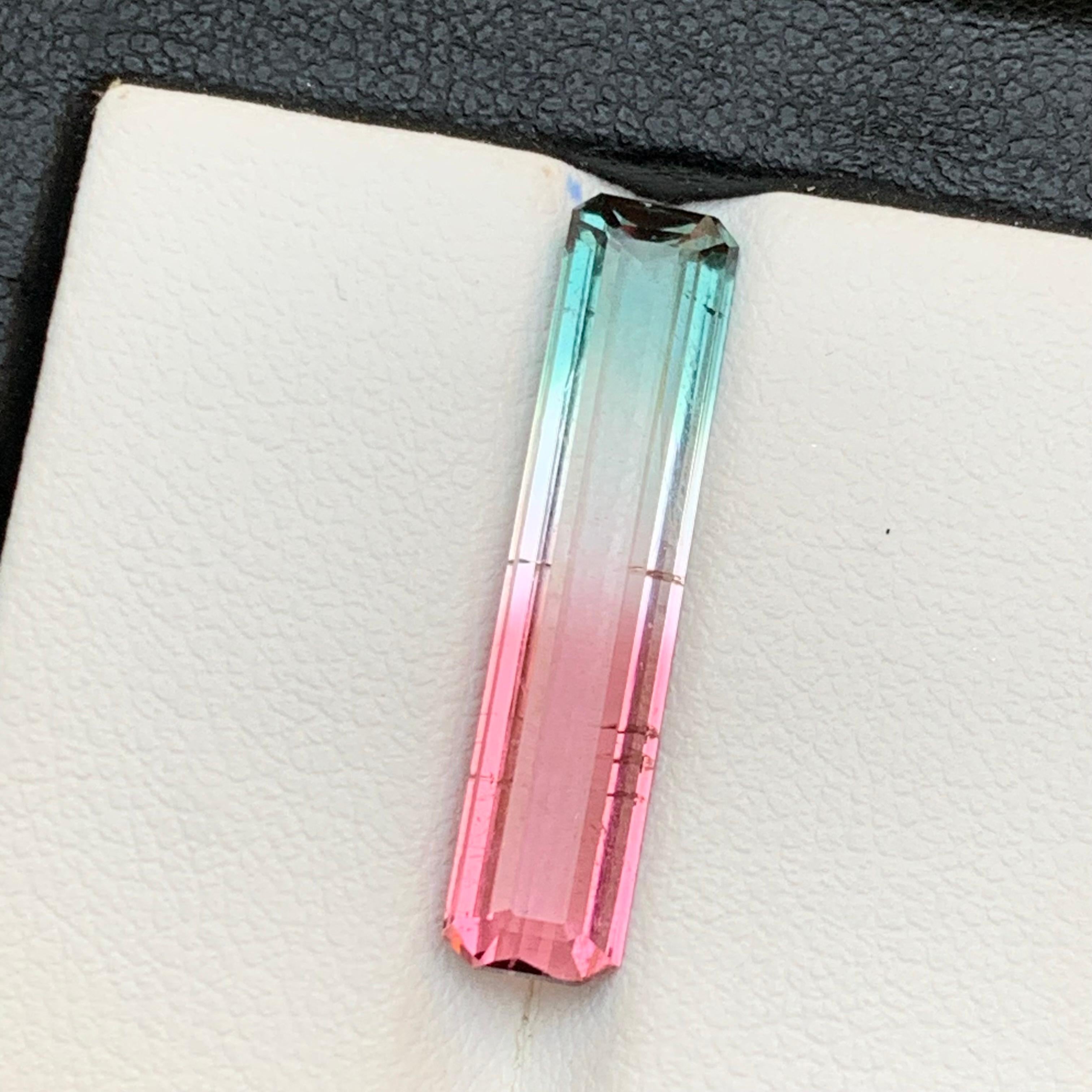 Bague et pendentif en tourmaline naturelle bicolore  Pierre précieuse en vrac 6,20 carats taille émeraude en vente 6