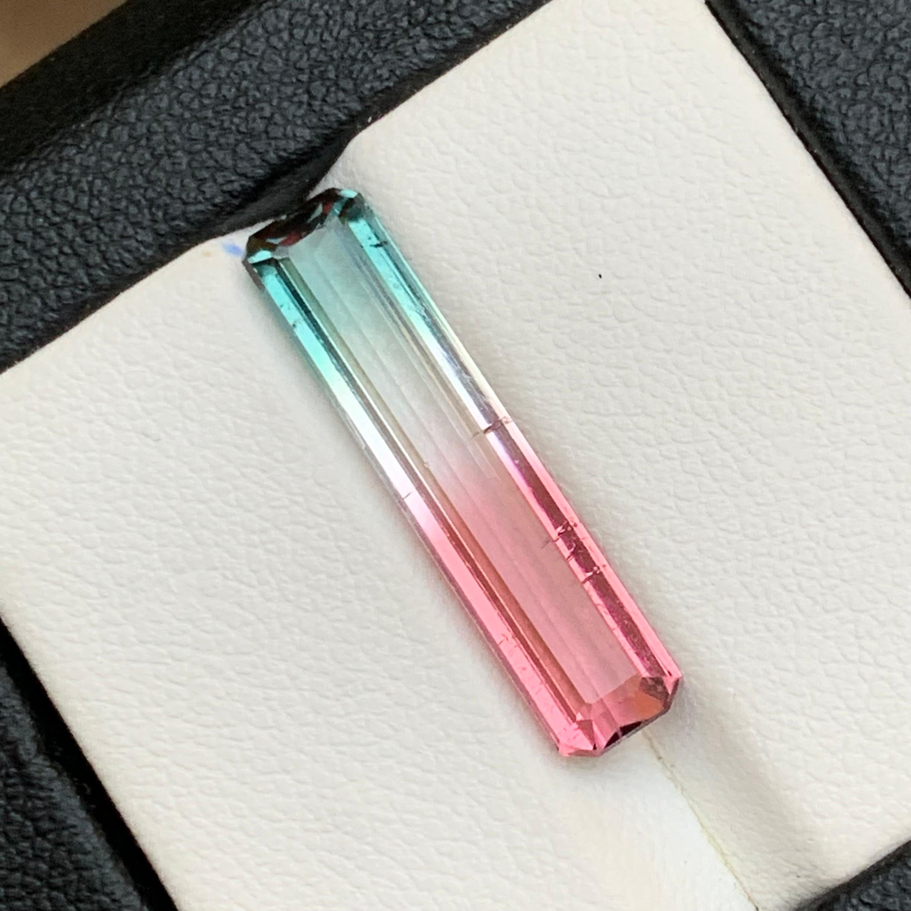 Contemporain Bague et pendentif en tourmaline naturelle bicolore  Pierre précieuse en vrac 6,20 carats taille émeraude en vente