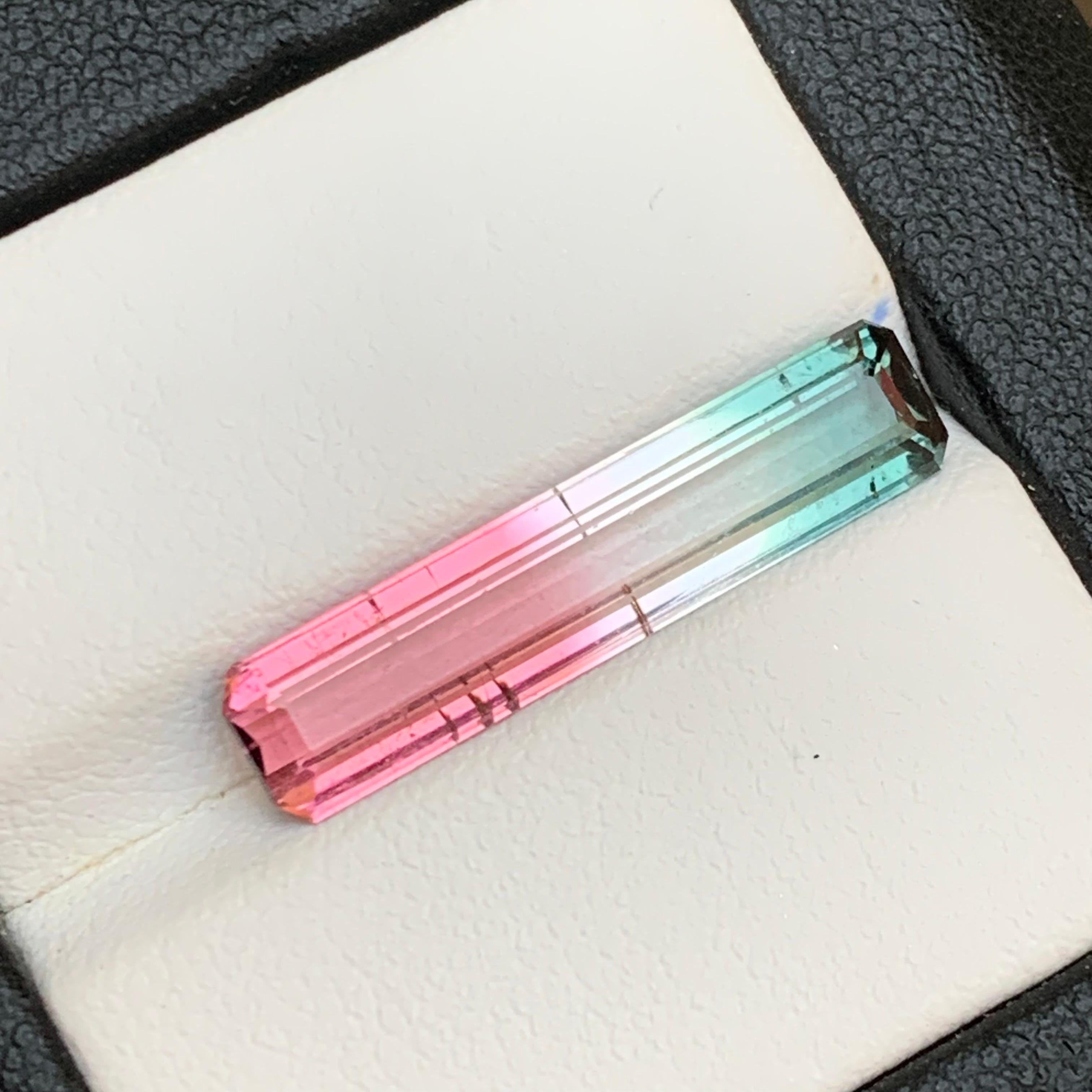 Taille émeraude Bague et pendentif en tourmaline naturelle bicolore  Pierre précieuse en vrac 6,20 carats taille émeraude en vente