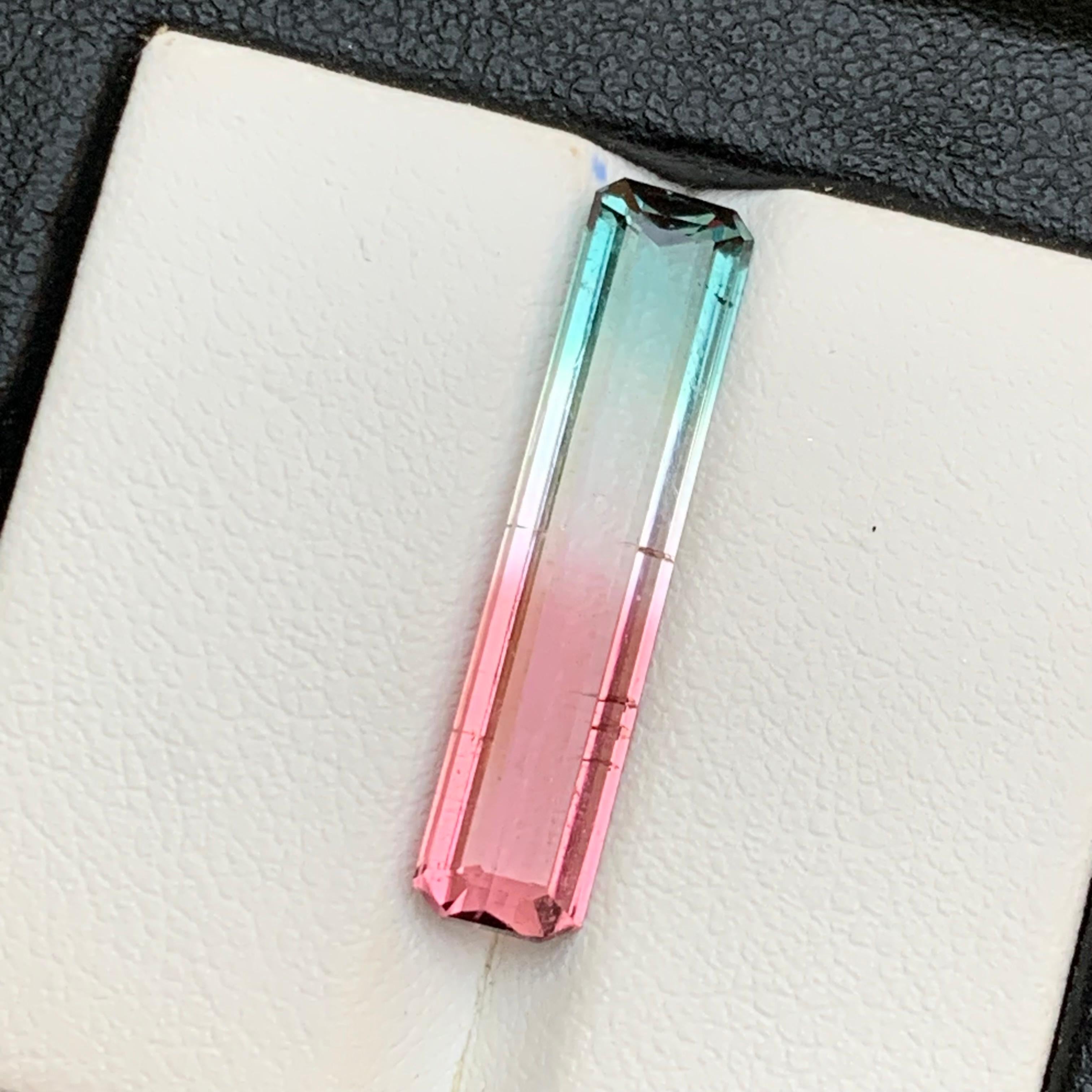Bague et pendentif en tourmaline naturelle bicolore  Pierre précieuse en vrac 6,20 carats taille émeraude Unisexe en vente