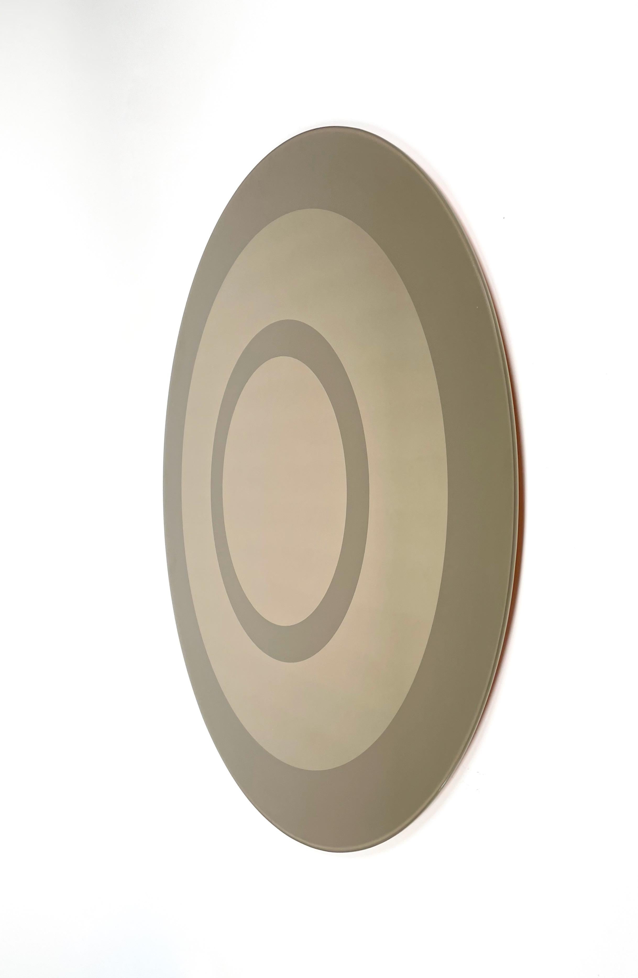 Bicolor Round Wall Mirror Giuseppe Raimondi for Cristal Art, Italy 1970s In Good Condition For Sale In Rome, IT