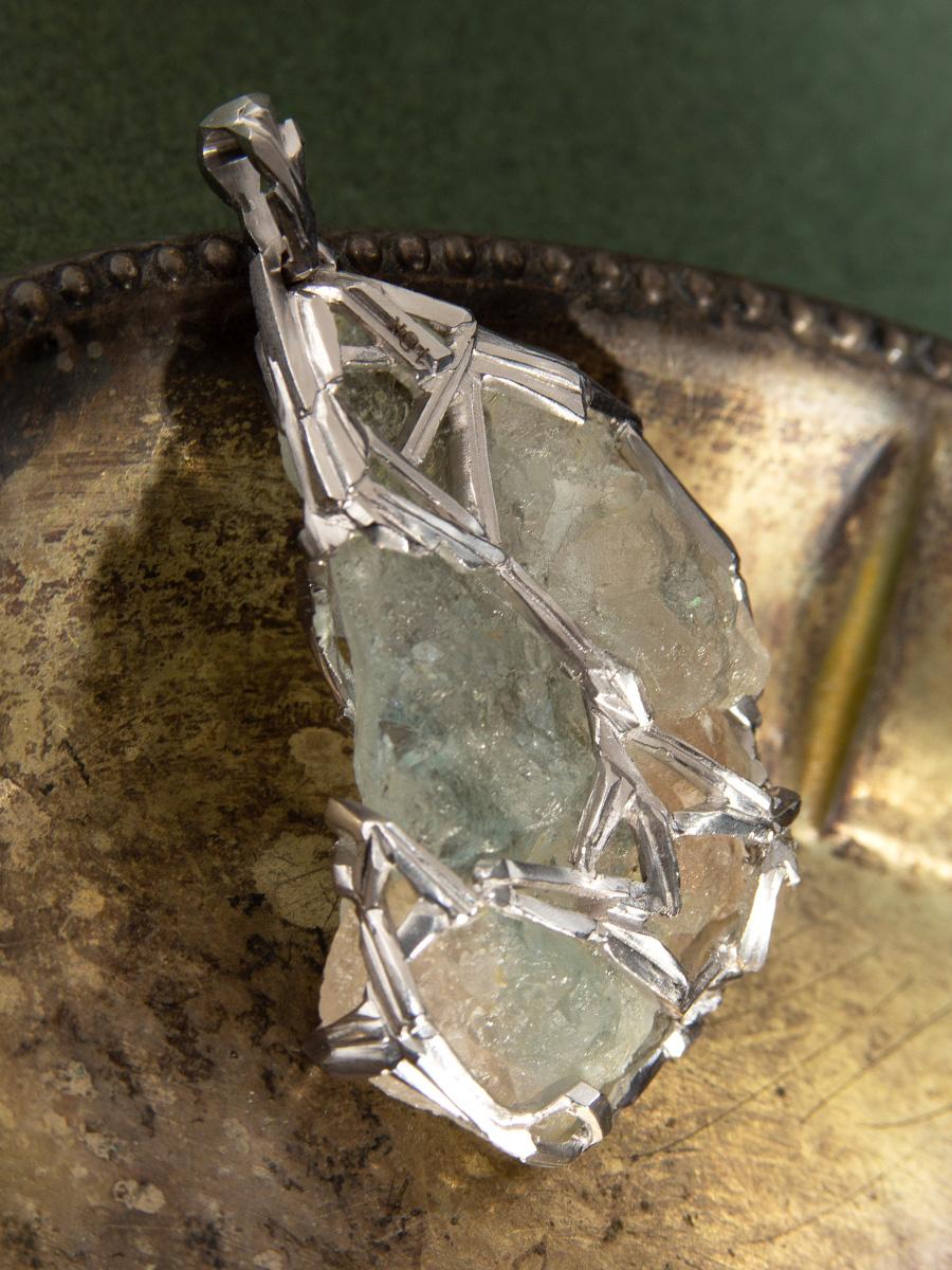 Bicolor Topaz Pendant White Gold Natural Slice Blue Gemstone amulet In New Condition For Sale In Berlin, DE