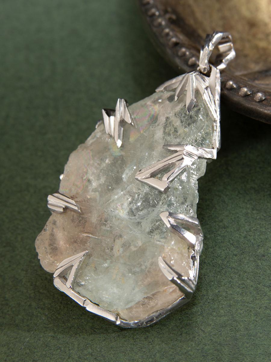 Women's or Men's Bicolor Topaz Pendant White Gold Natural Slice Blue Gemstone amulet For Sale