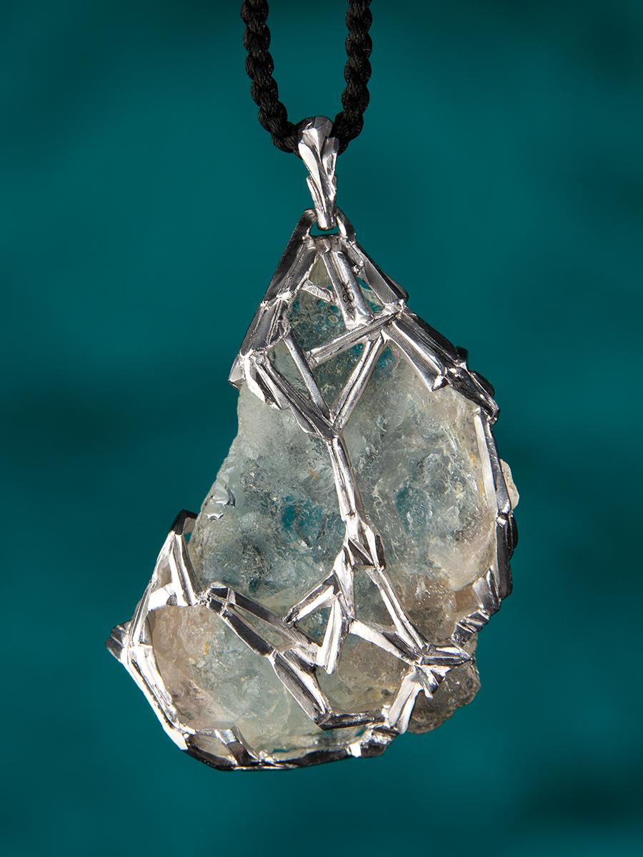 Bicolor Topaz Pendant White Gold Natural Slice Blue Gemstone amulet For Sale 2
