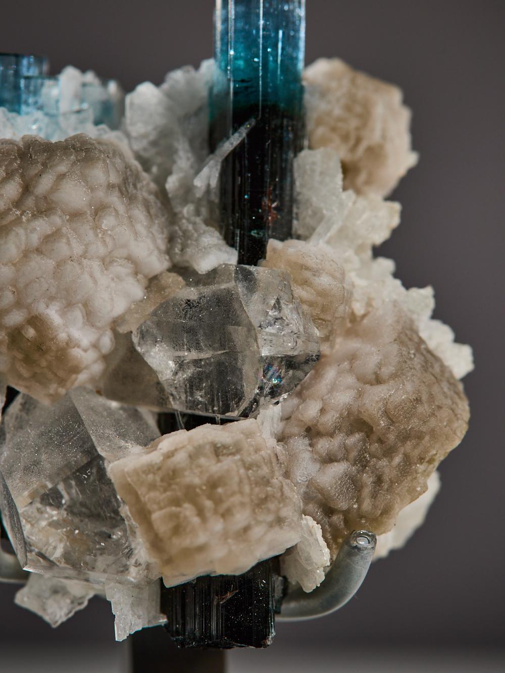 Elbaite bicolore su matrice in vendita 4