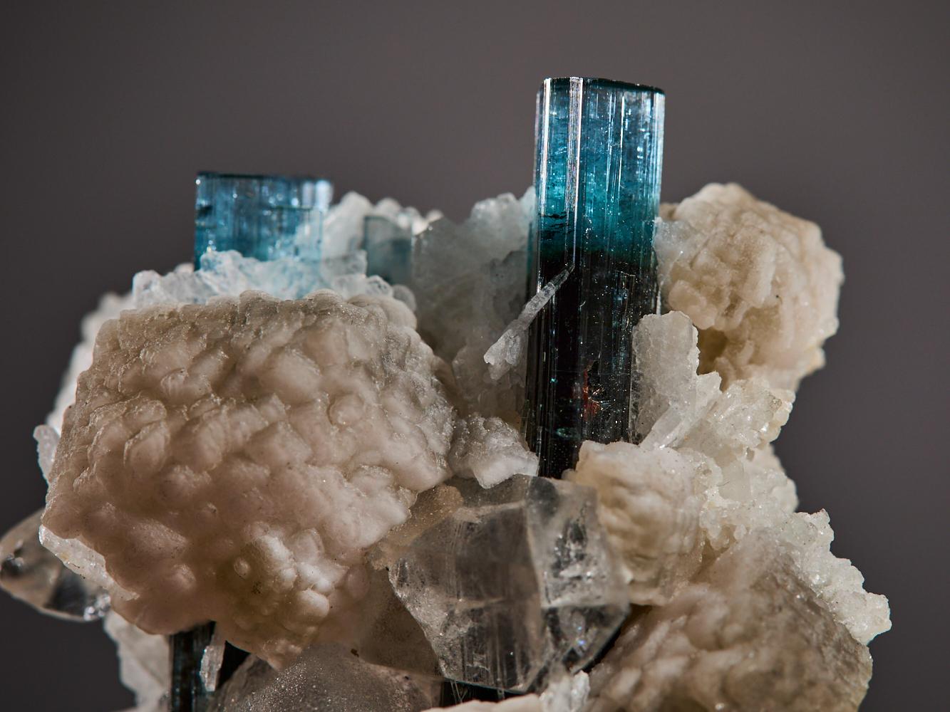 Elbaite bicolore su matrice in vendita 5