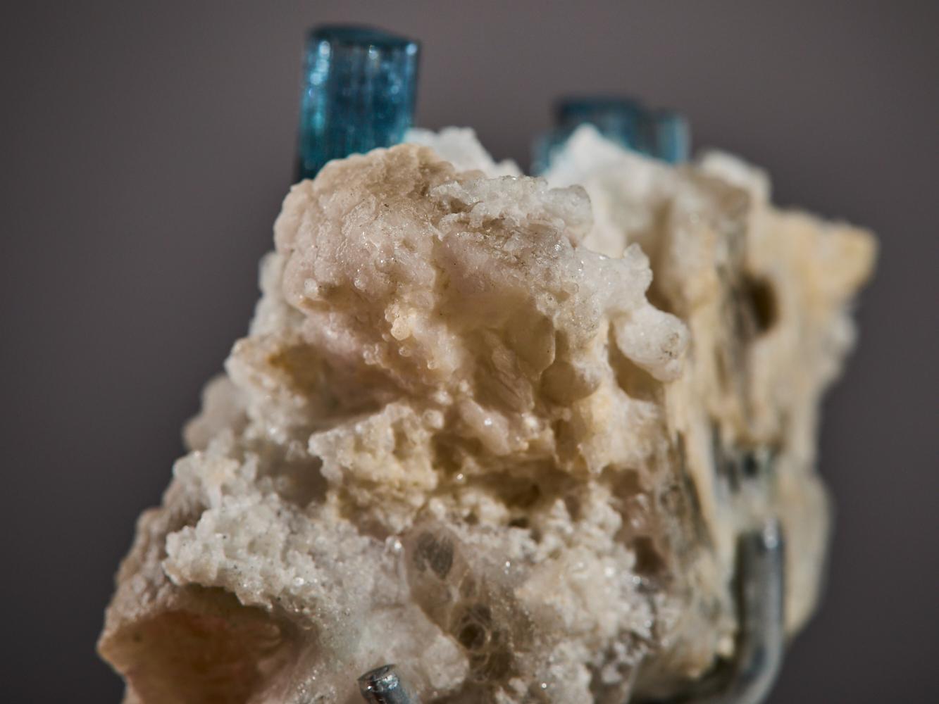 Elbaite bicolore su matrice in vendita 7