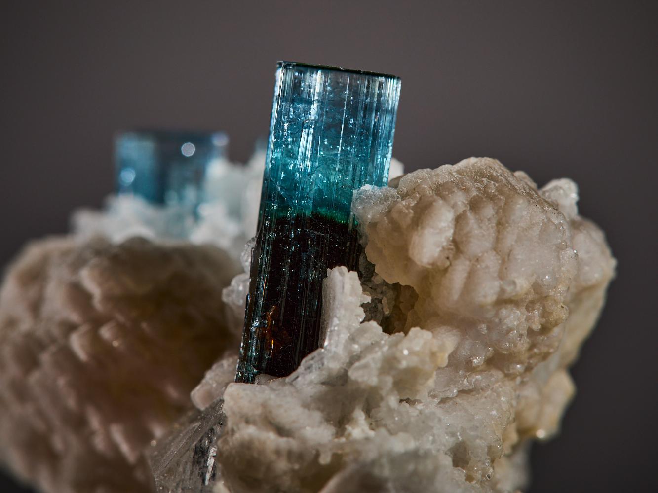 Elbaite bicolore su matrice in vendita 9