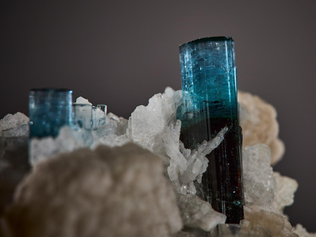 Elbaite bicolore su matrice in vendita 11