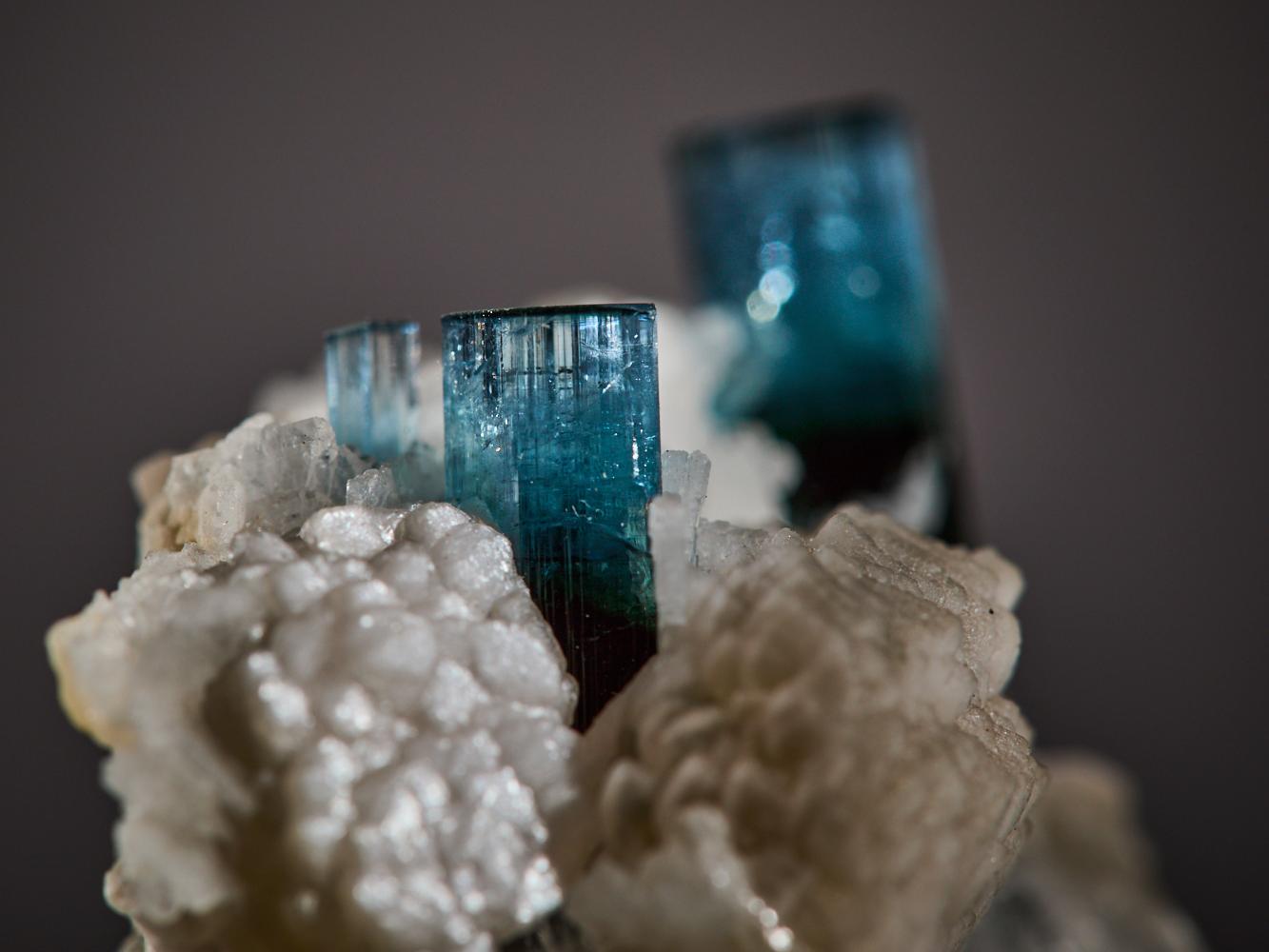 Elbaite bicolore su matrice in vendita 12