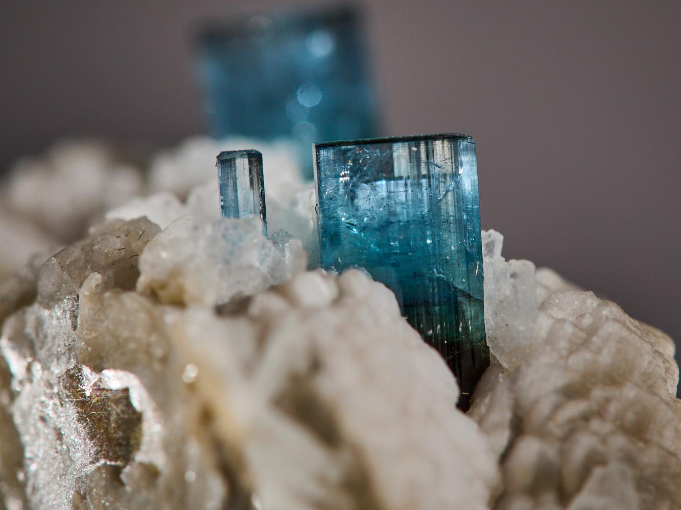 Elbaite bicolore su matrice in vendita 13