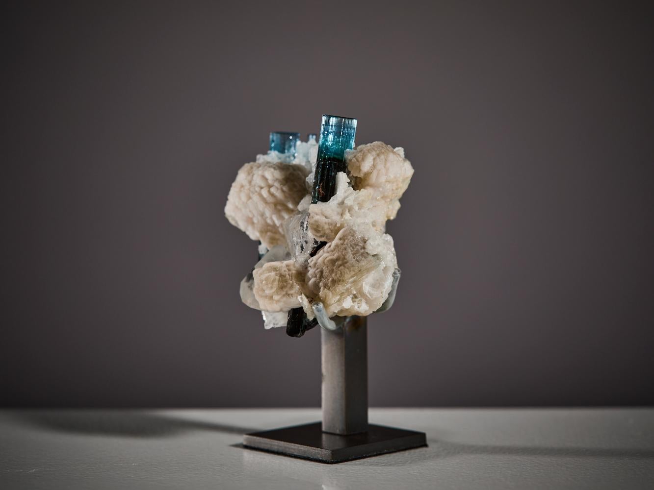 Elbaite bicolore su matrice in vendita 1