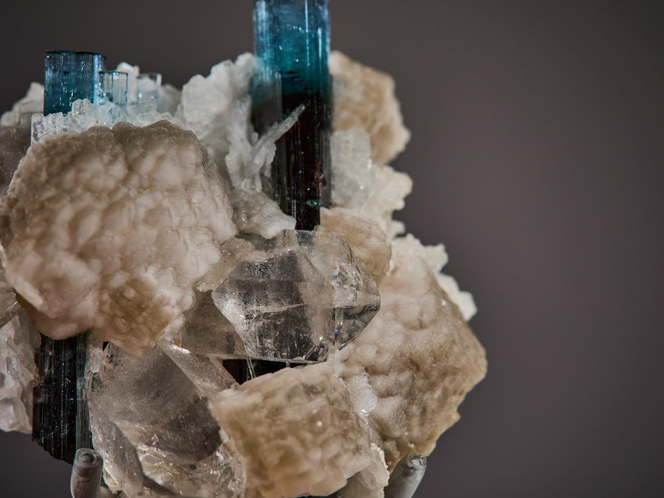 Elbaite bicolore su matrice in vendita 3