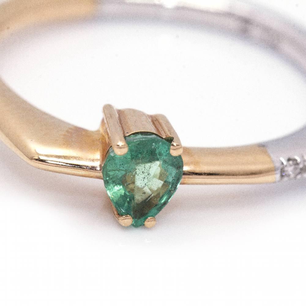 Bicolour Gold and Emerald FLAT Ring For Sale 2