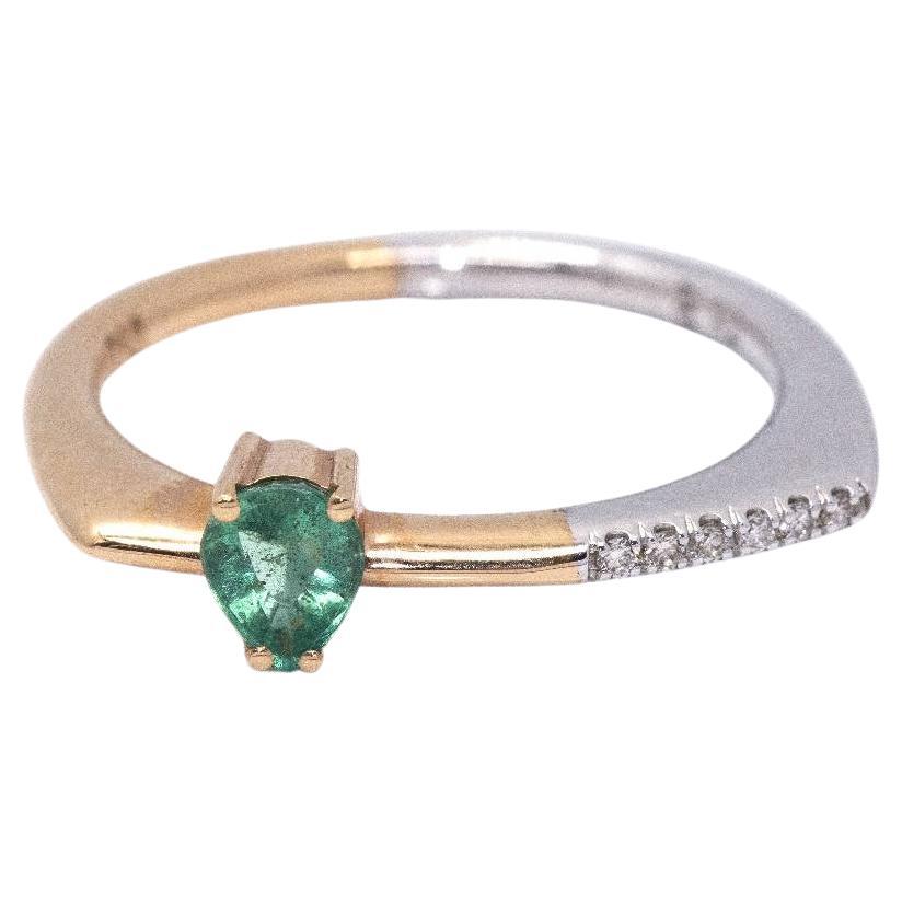 Bicolour Gold and Emerald FLAT Ring For Sale