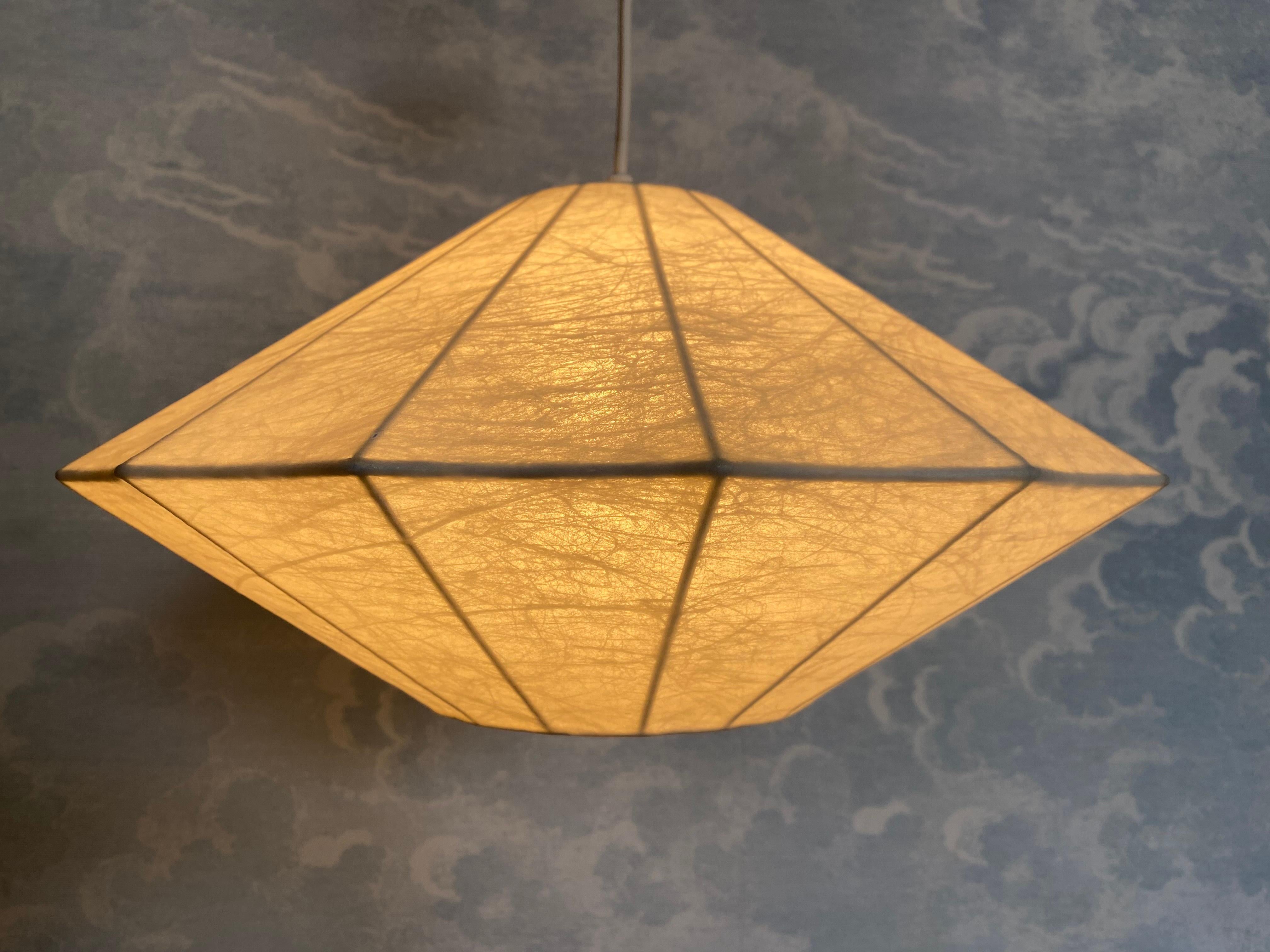 Fine XX secolo Lampada a sospensione Cocoon a forma di Bicone, Mid Century Modern, anni '60 in vendita