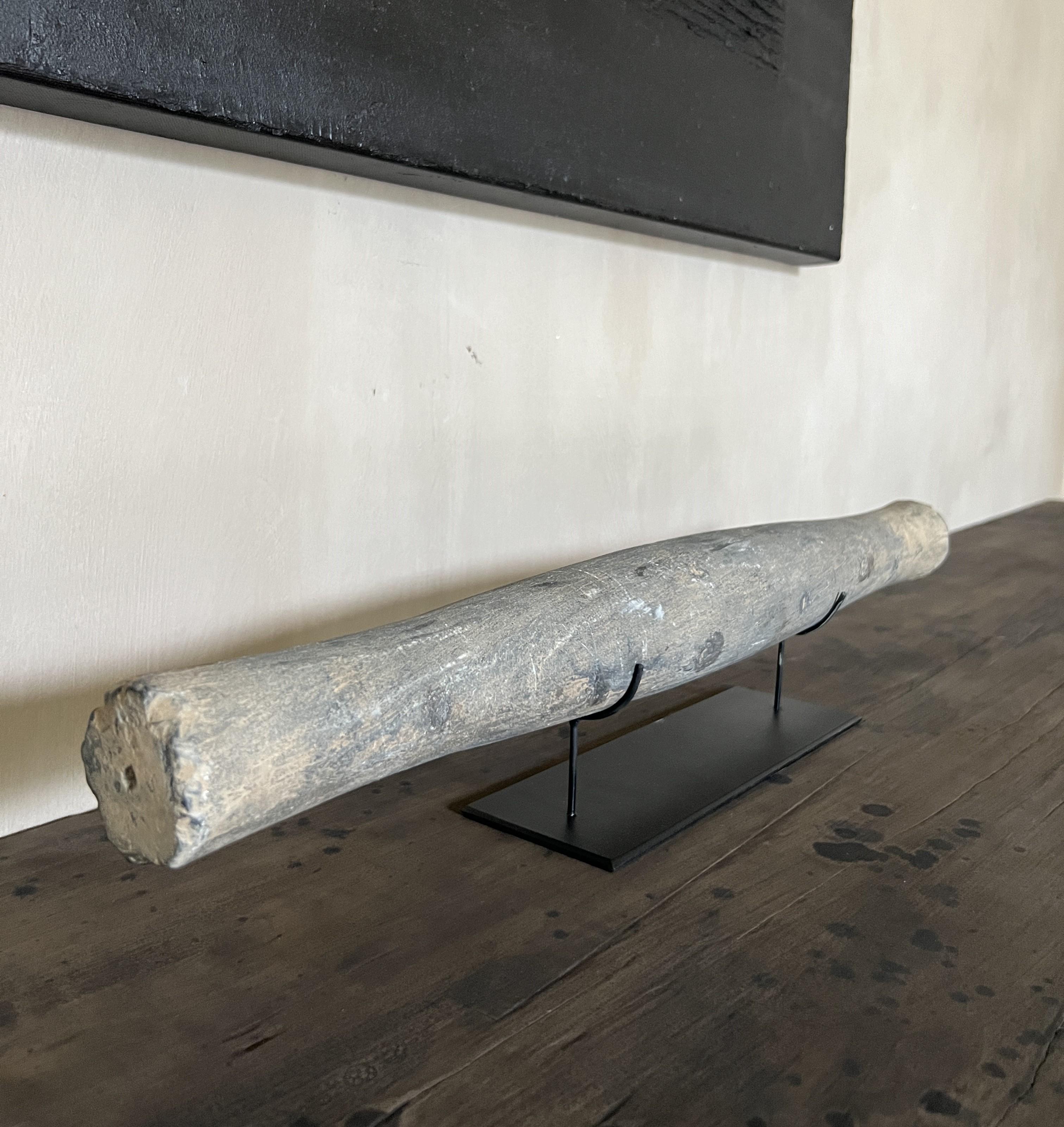Idolo biconvesso in pietra di Bactrian dell'età del bronzo in vendita 4